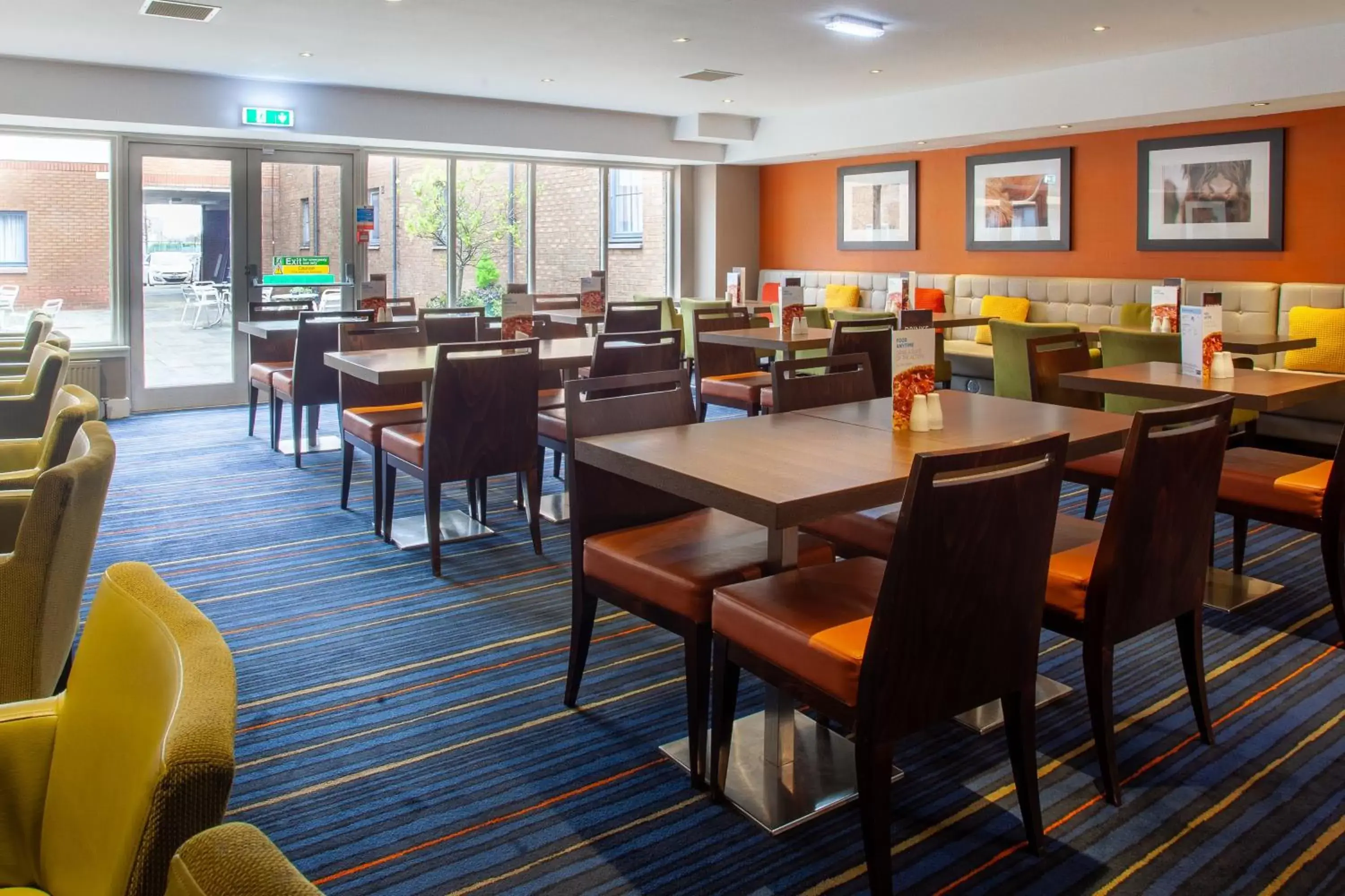 Restaurant/Places to Eat in Holiday Inn Express Edinburgh Airport, an IHG Hotel