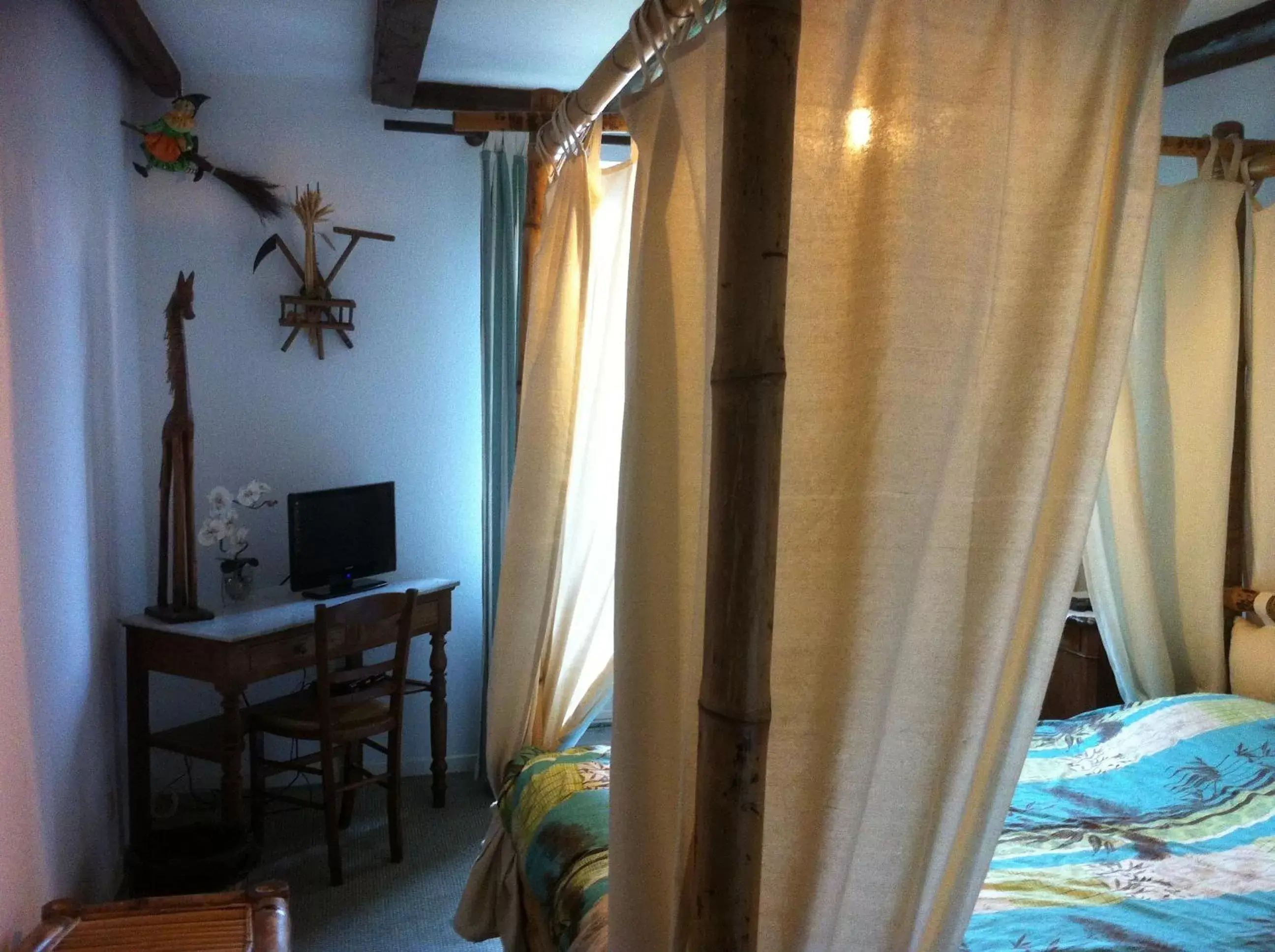 Photo of the whole room in Ferme du Montheu