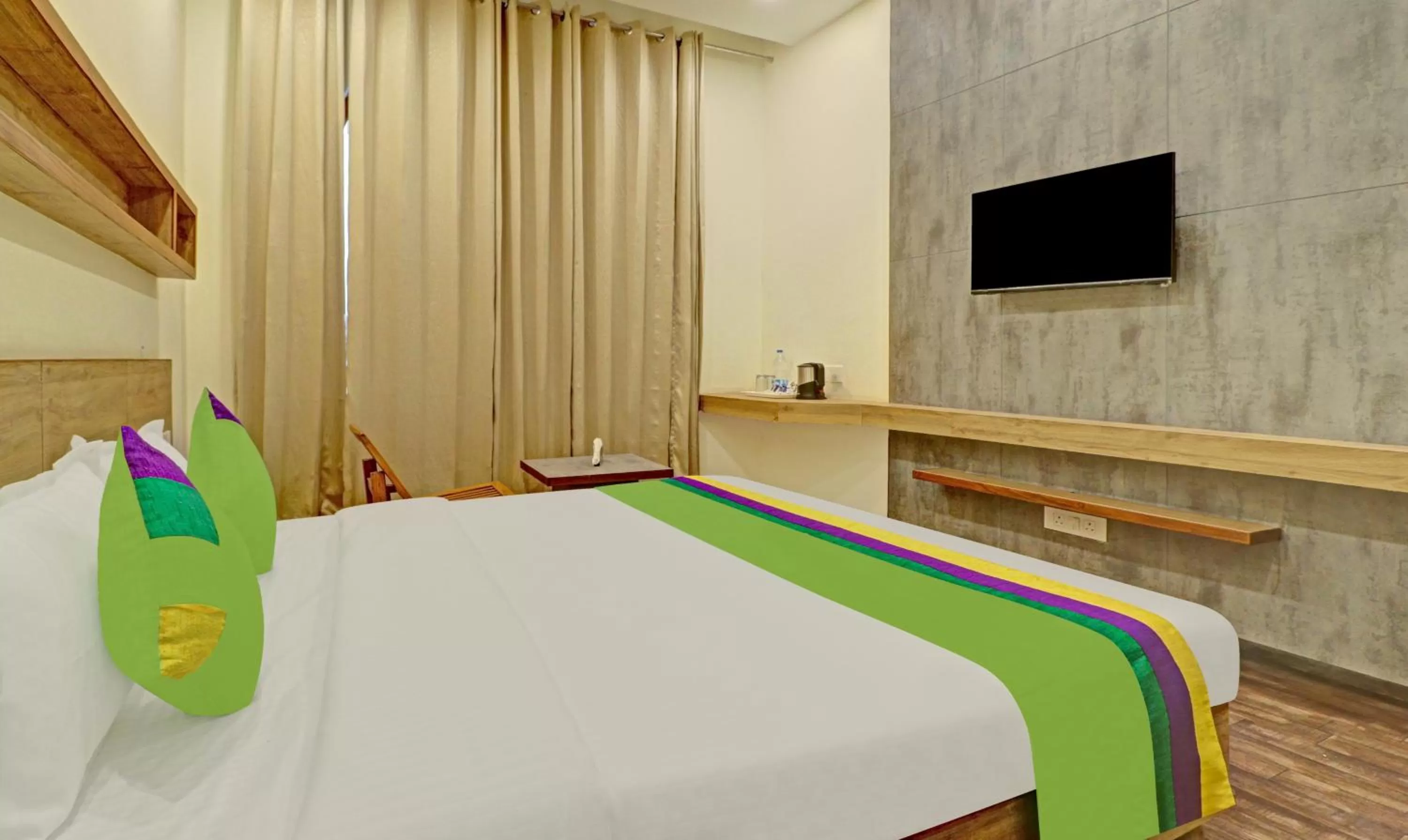 Bedroom, Bed in Treebo Delmont