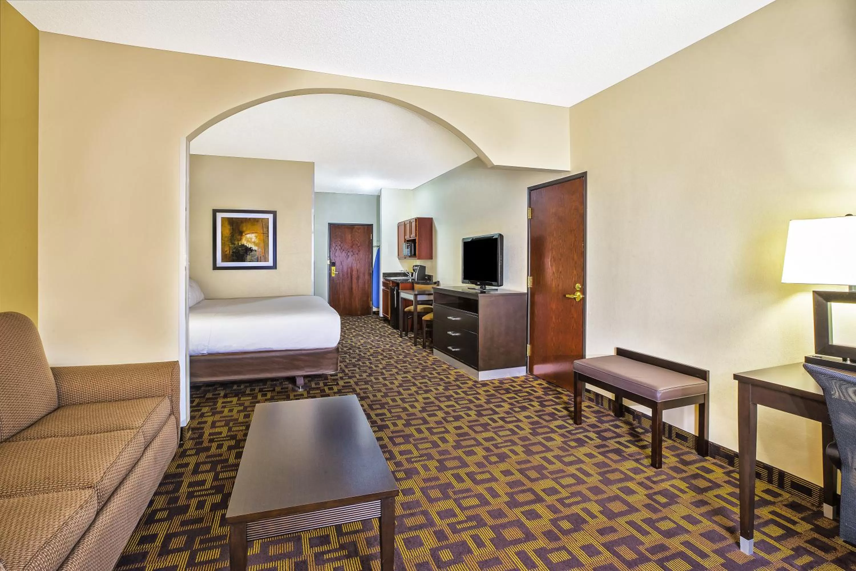 King Suite - Non-Smoking in Holiday Inn Express Hotel and Suites Marysville, an IHG Hotel