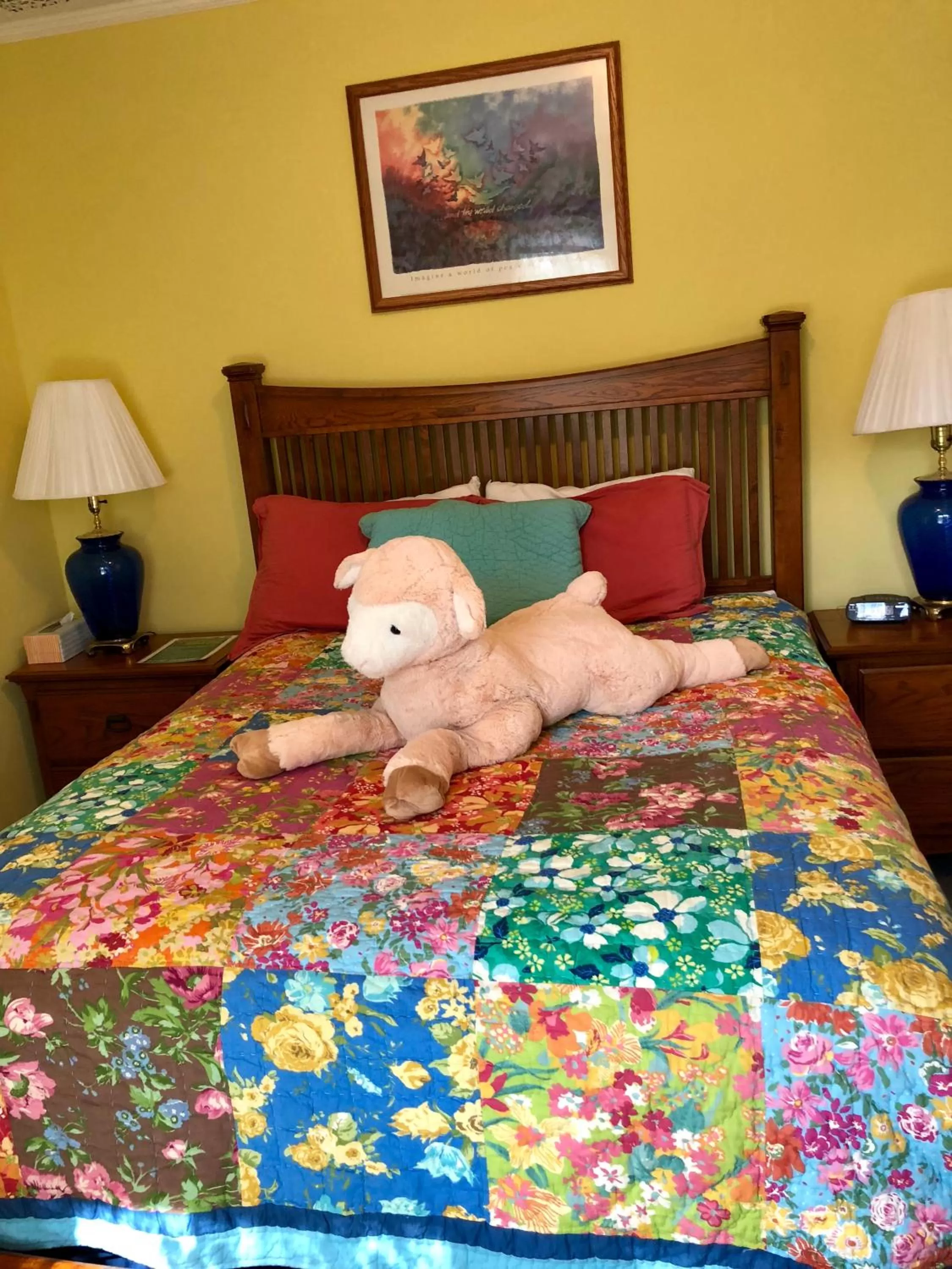 Bedroom, Bed in Rainbow Ridge Farms