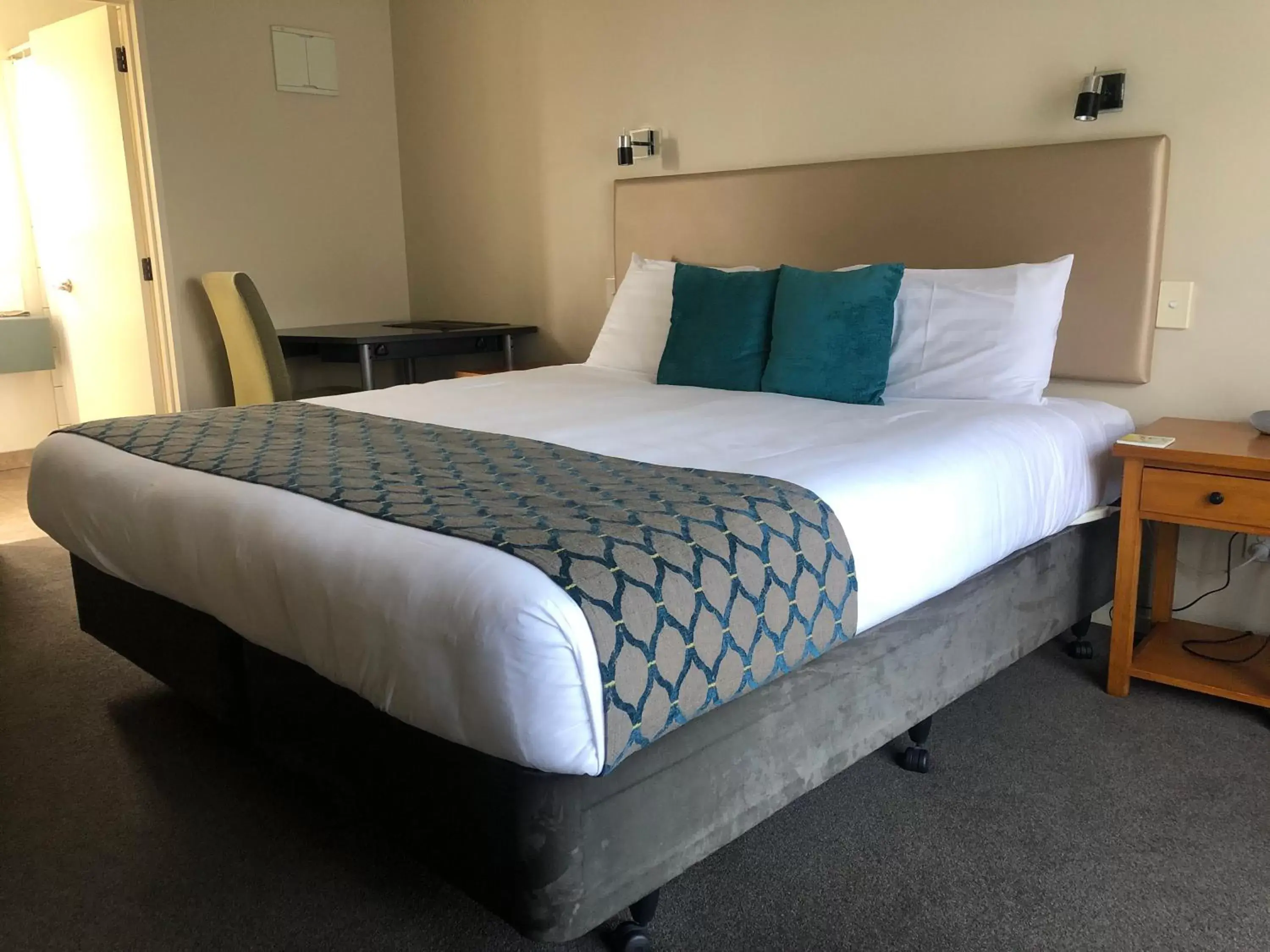 Bed in 555 Motel Dunedin