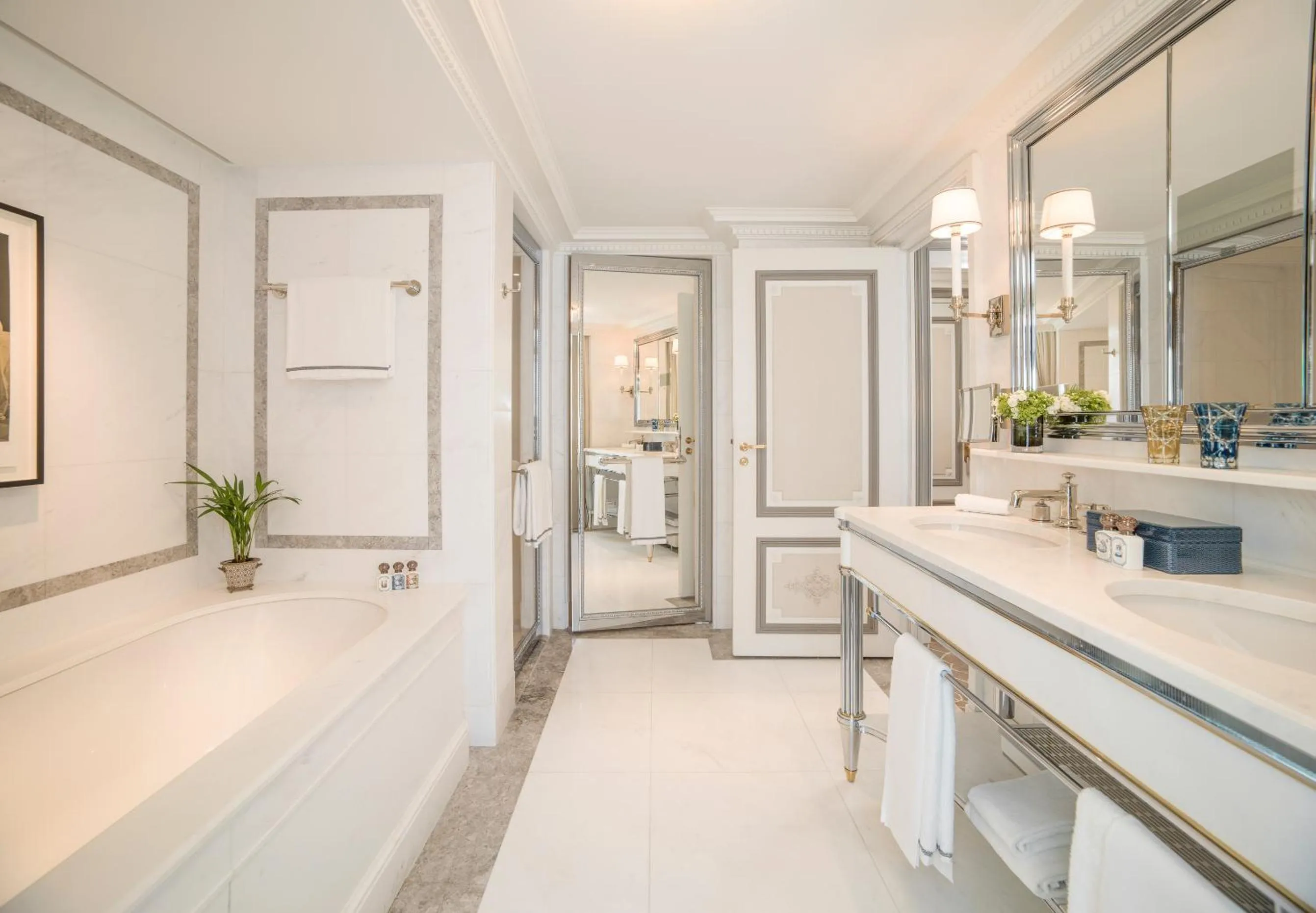 Bathroom in Hotel de Crillon