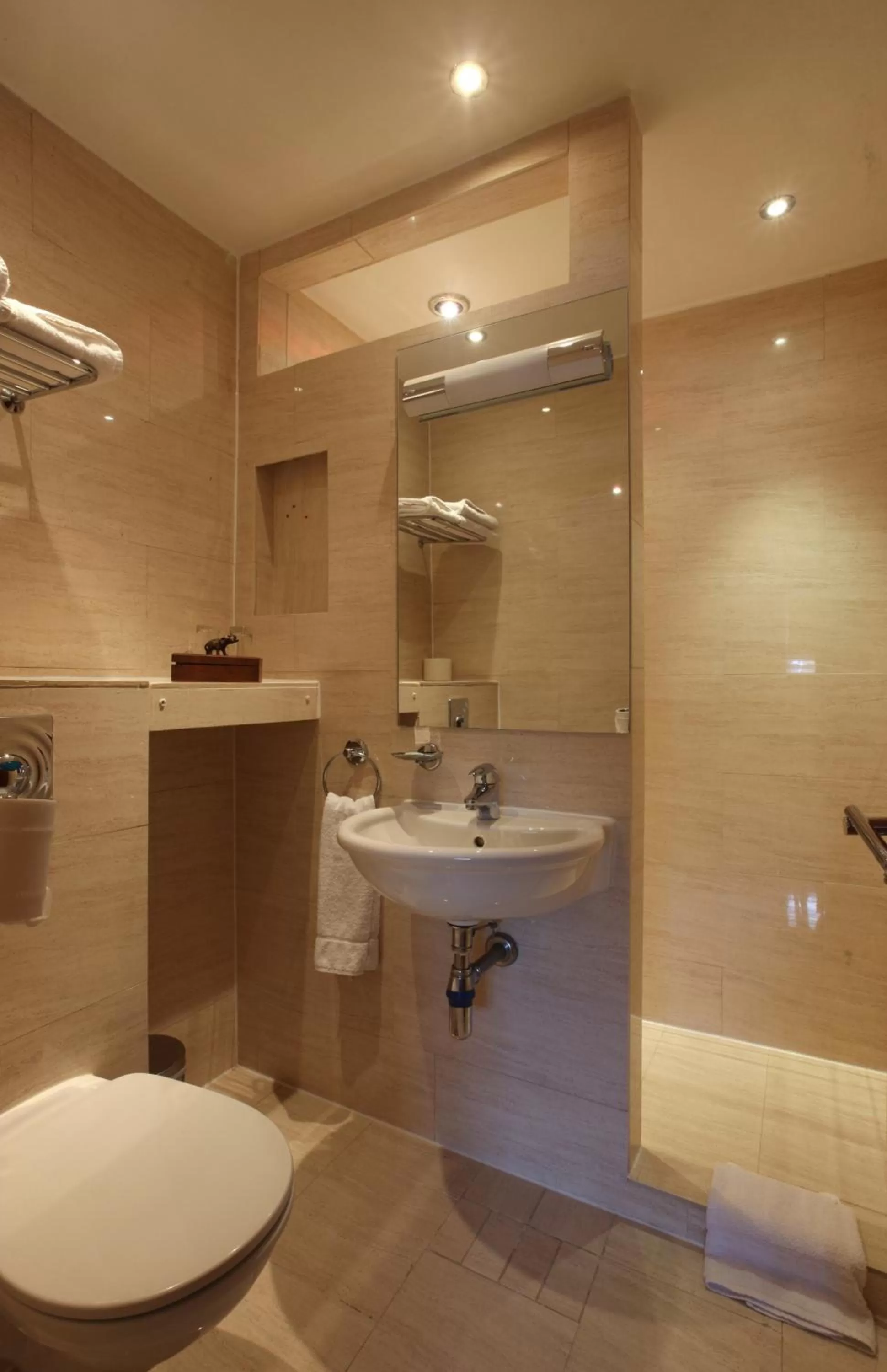 Bathroom in Mayflower Hotel