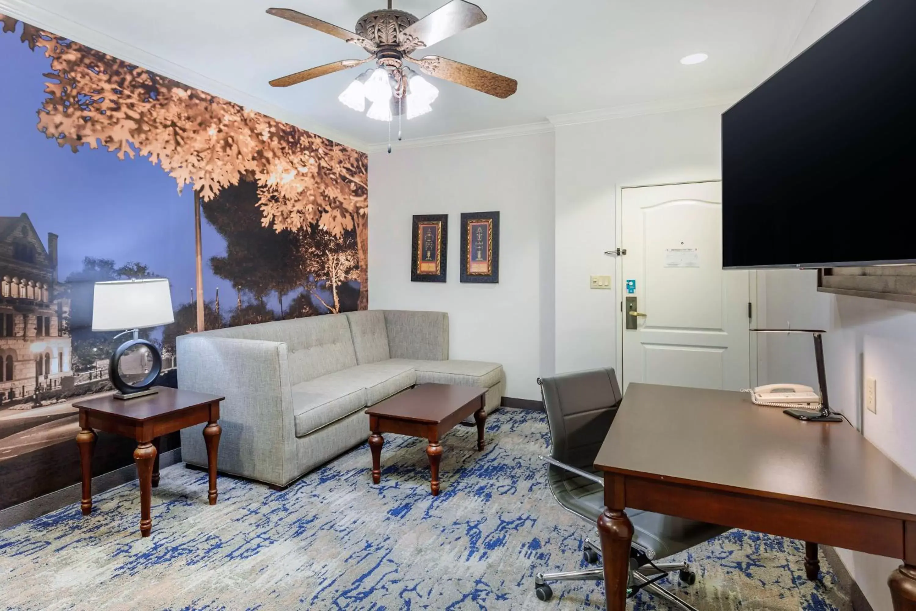 TV and multimedia, Seating Area in Clarion Pointe Sulphur Springs