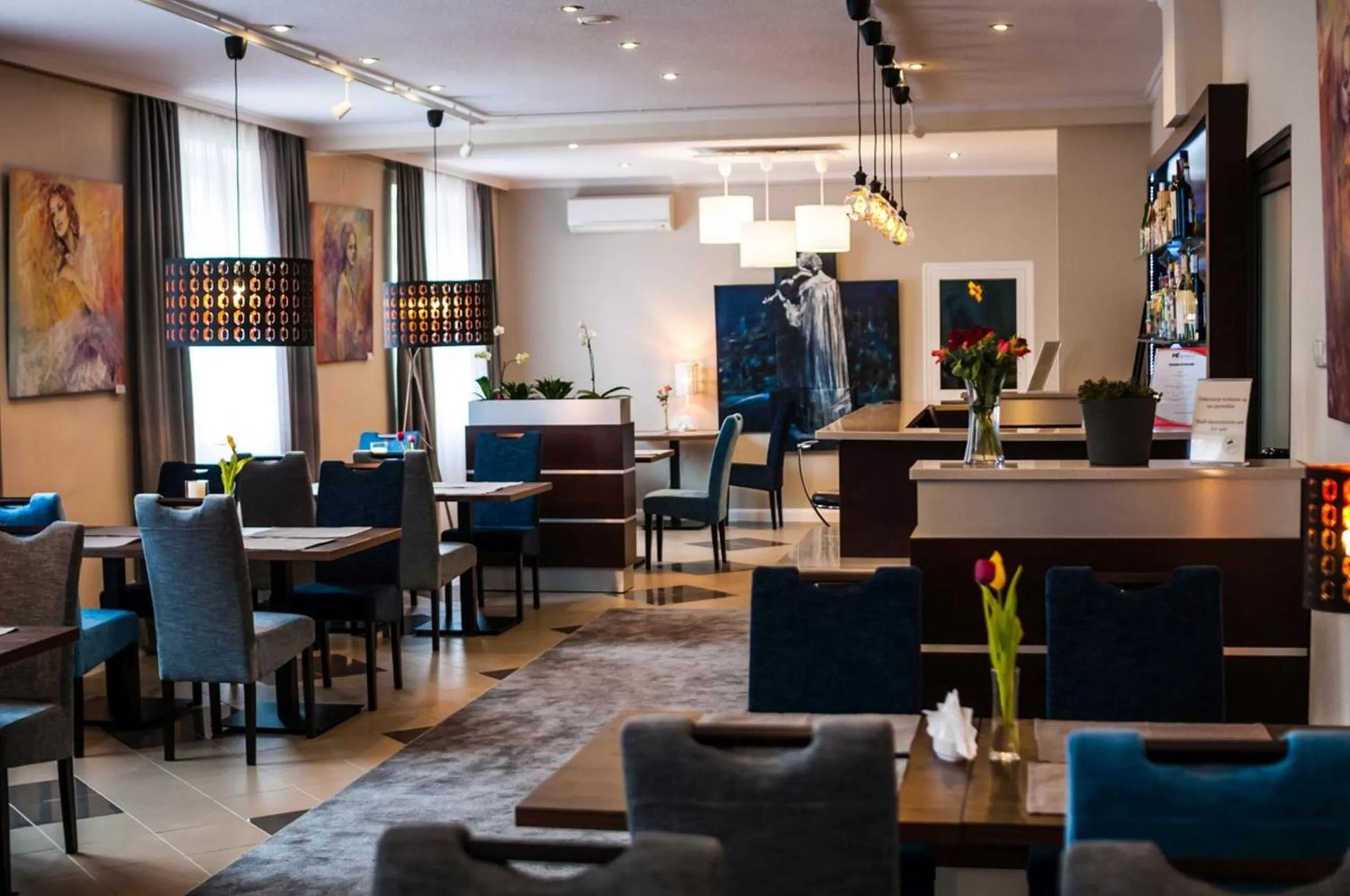 Restaurant/places to eat in Hotel Komes