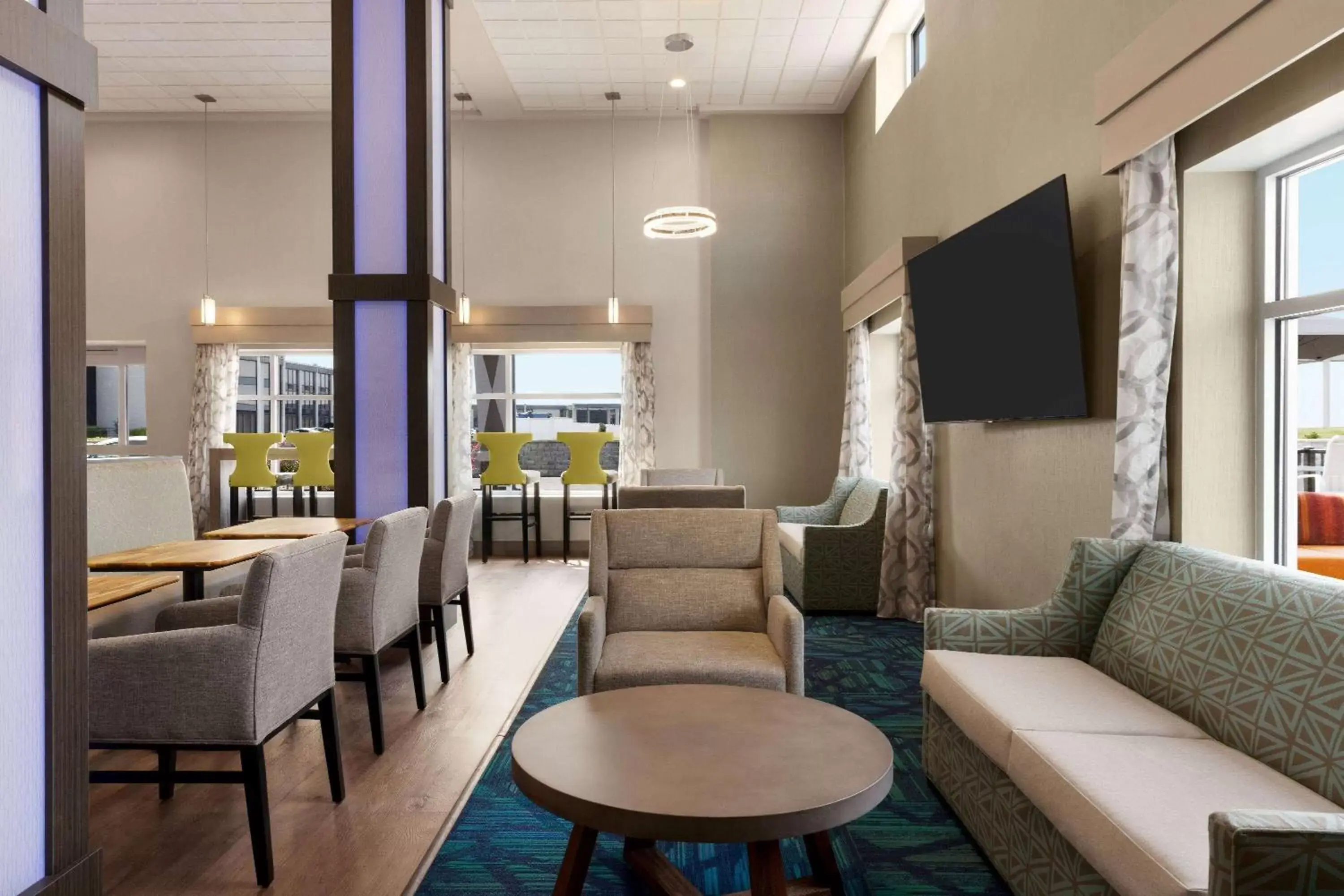 Lobby or reception, Lounge/Bar in Days Inn & Suites by Wyndham Bowling Green