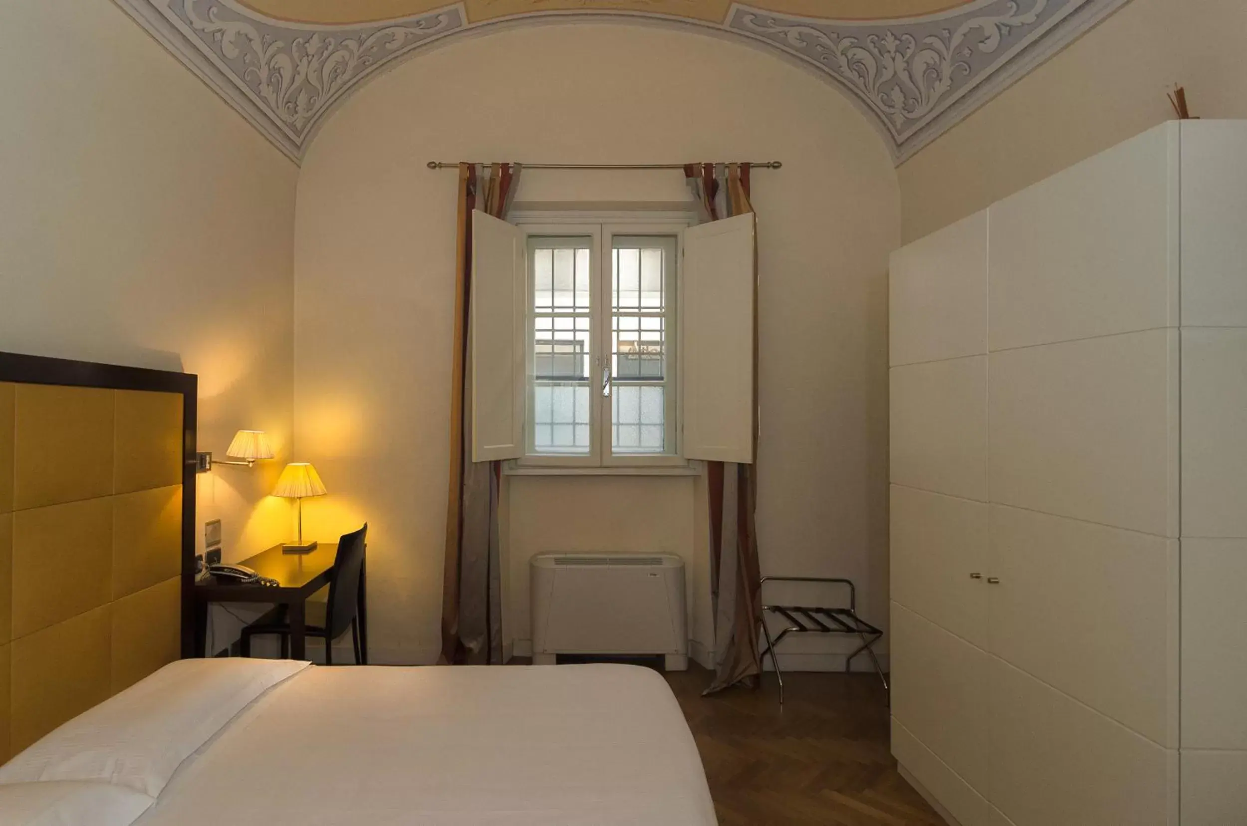 Bed in Hotel Novecento