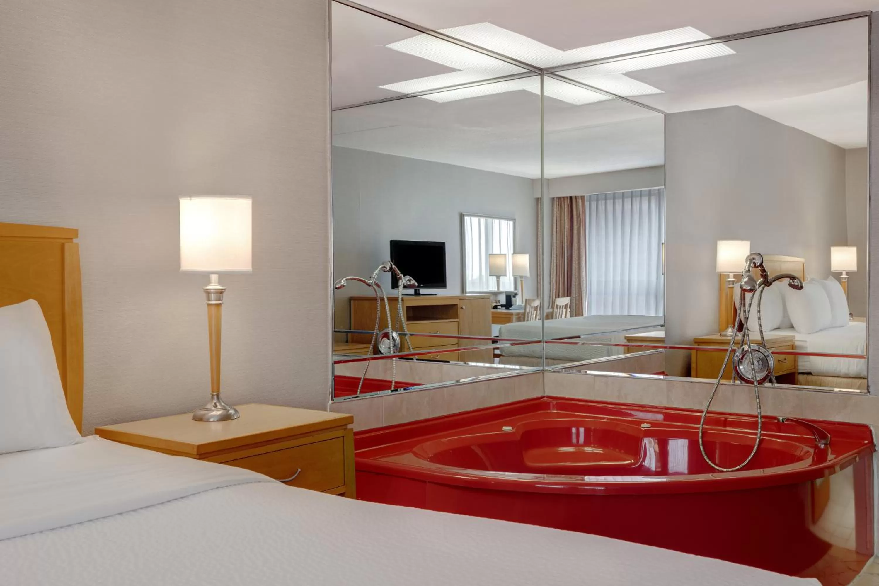 Bed in Days Inn by Wyndham Niagara Falls Near The Falls