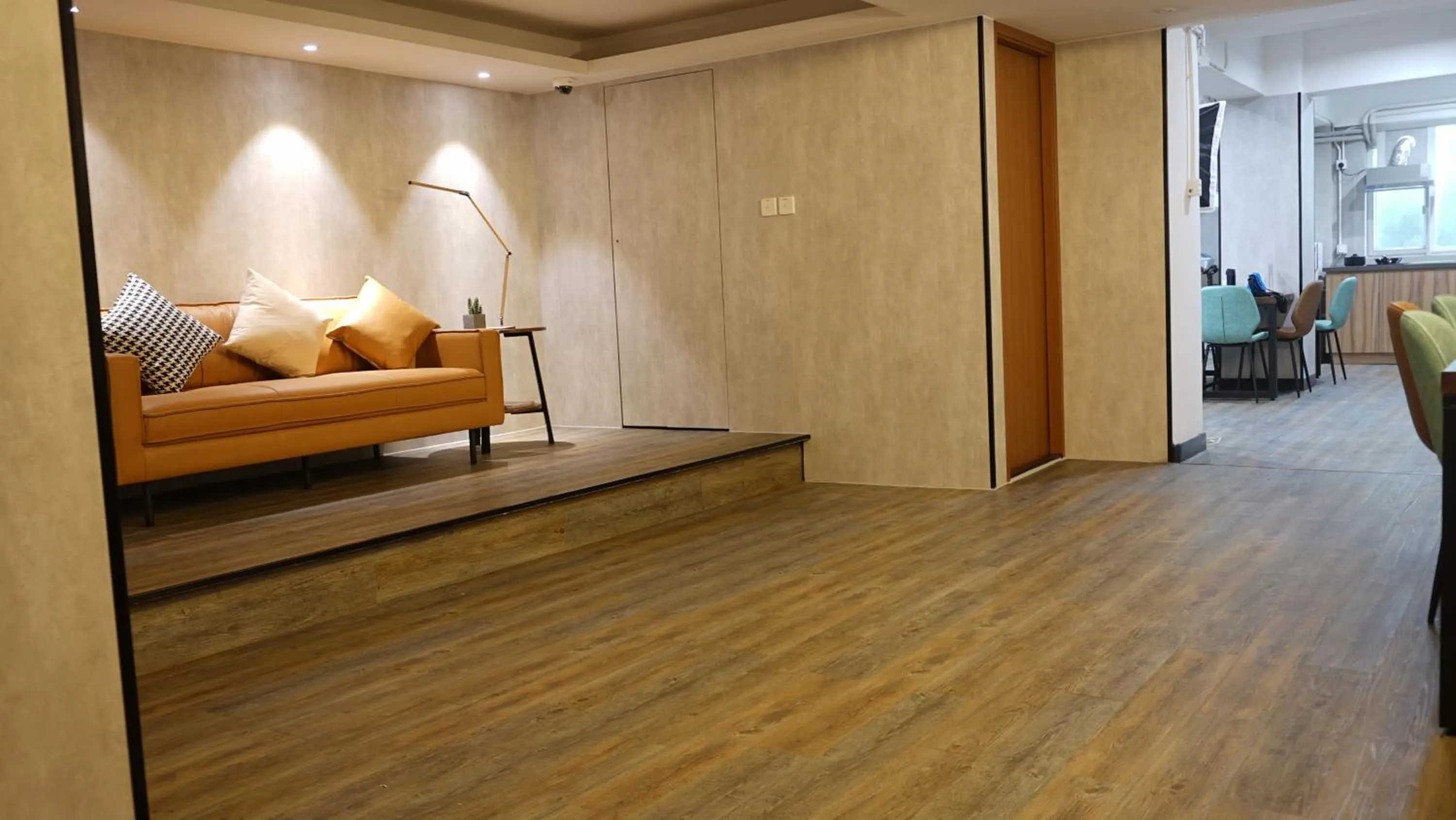 Communal lounge/ TV room in Homy Inn North Point