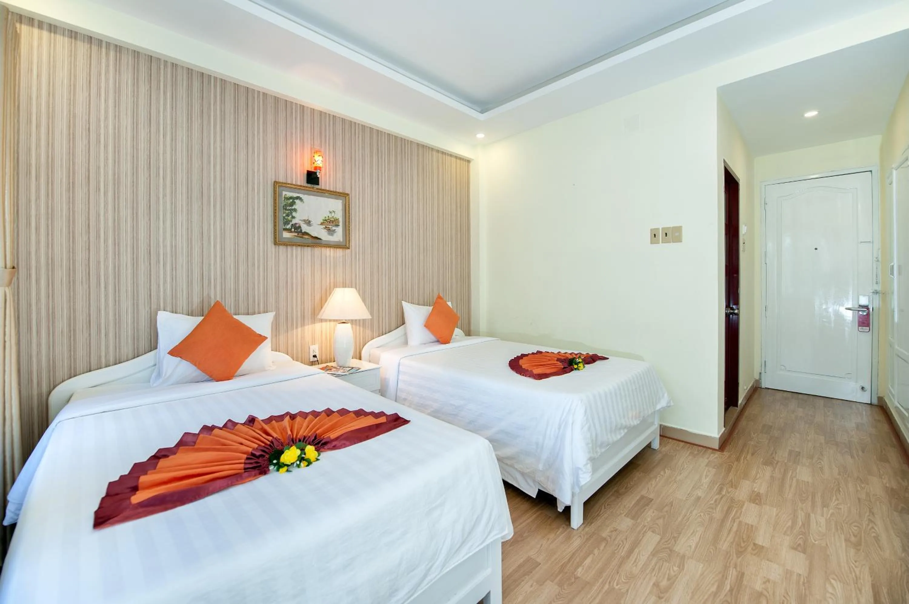 Bedroom, Bed in Palm Beach Hotel