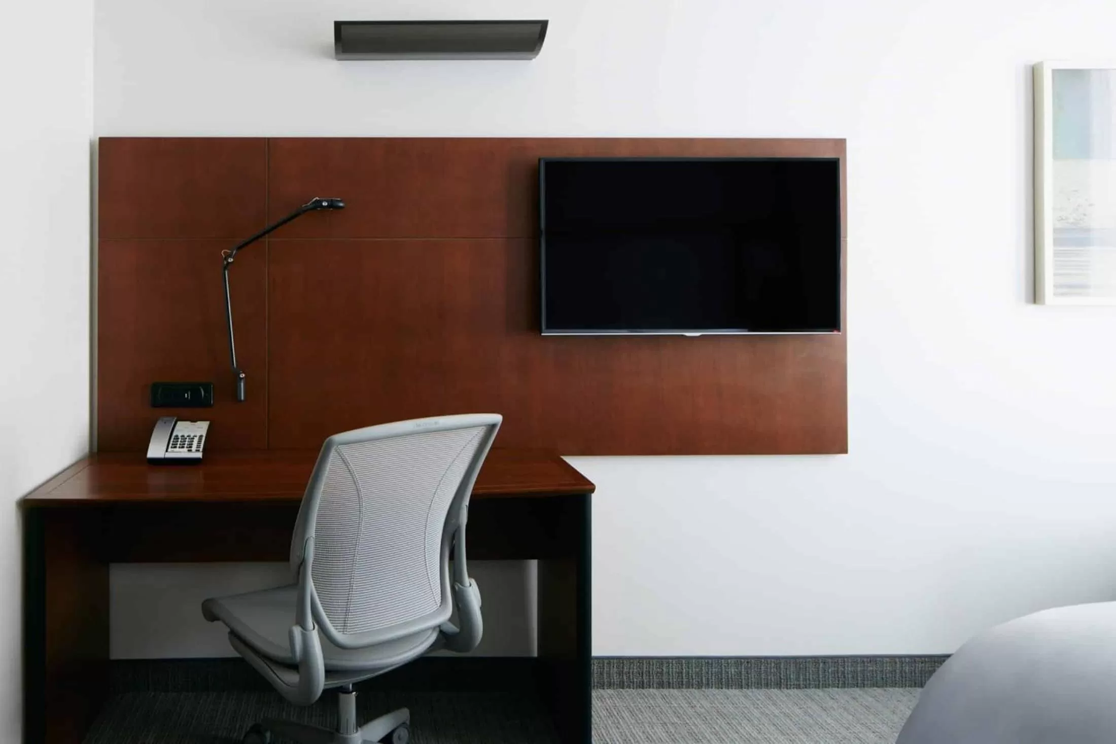 TV and multimedia in Club Quarters Hotel Downtown, Houston