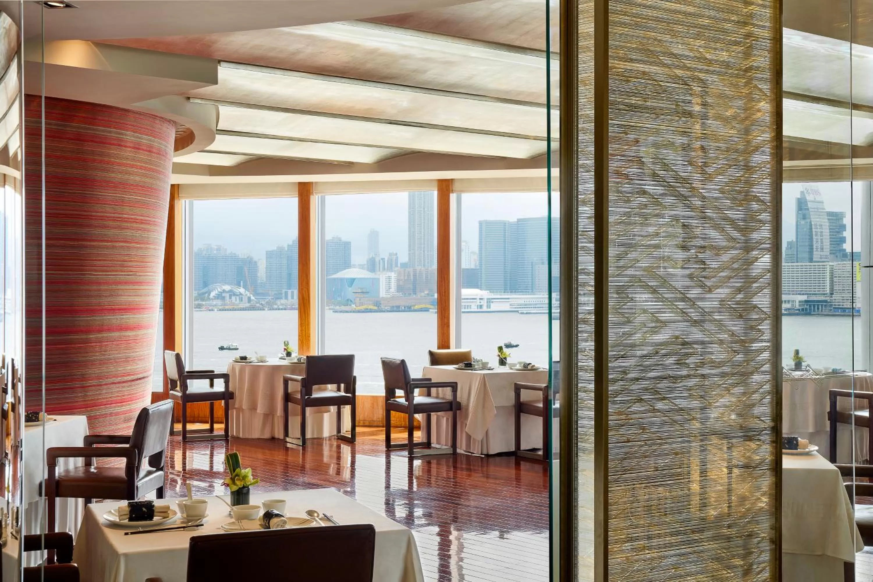 Restaurant/places to eat in Four Seasons Hotel Hong Kong