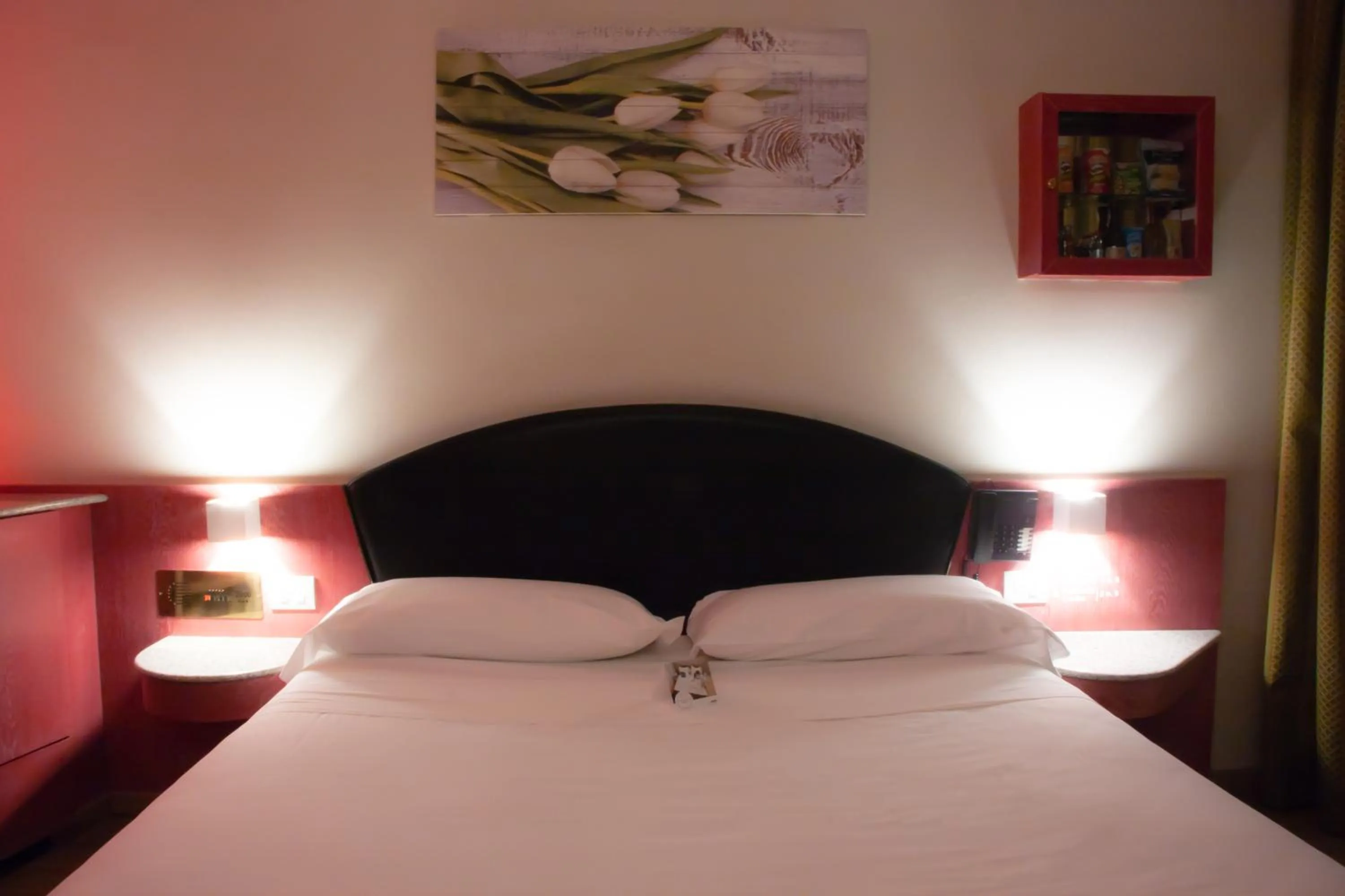 Bed in Hotel Motel 2000