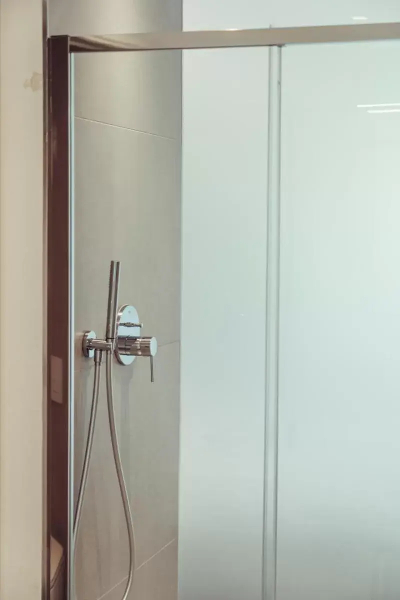 Shower, Bathroom in Marina Gardens Boutique&Suites