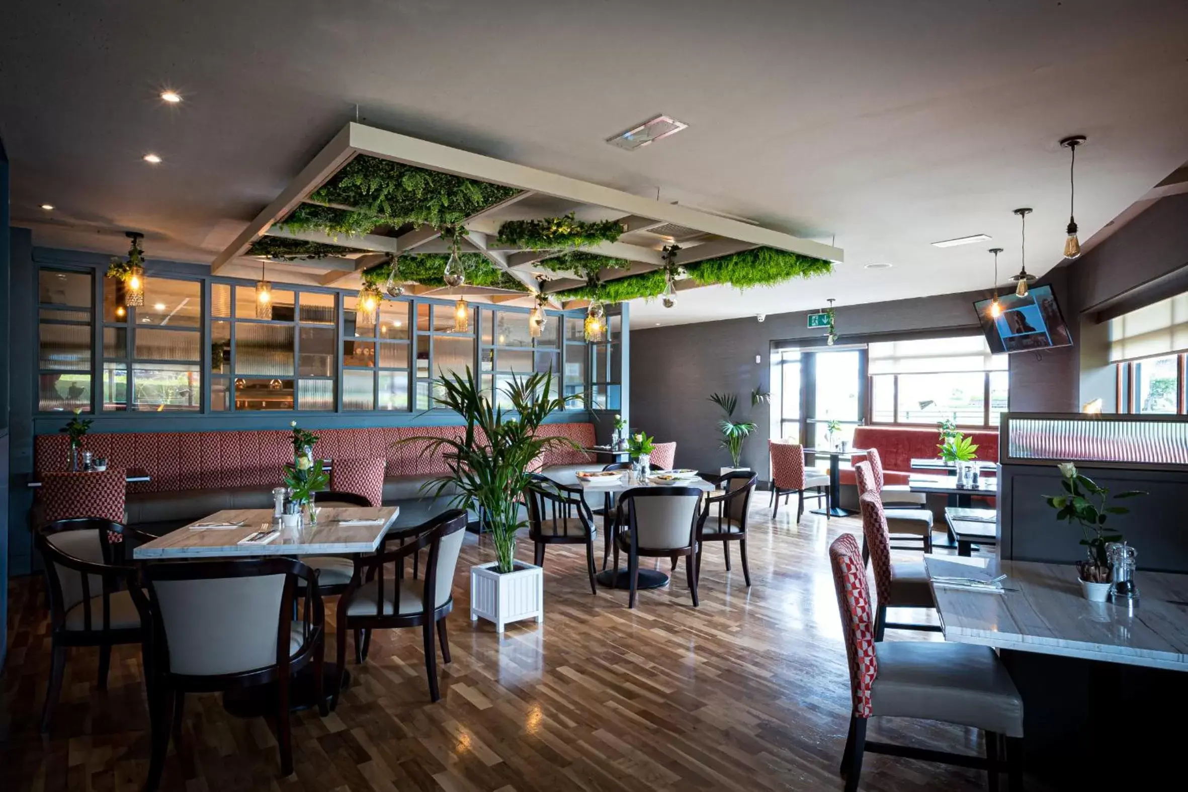 Restaurant/Places to Eat in Greenhills Hotel Limerick