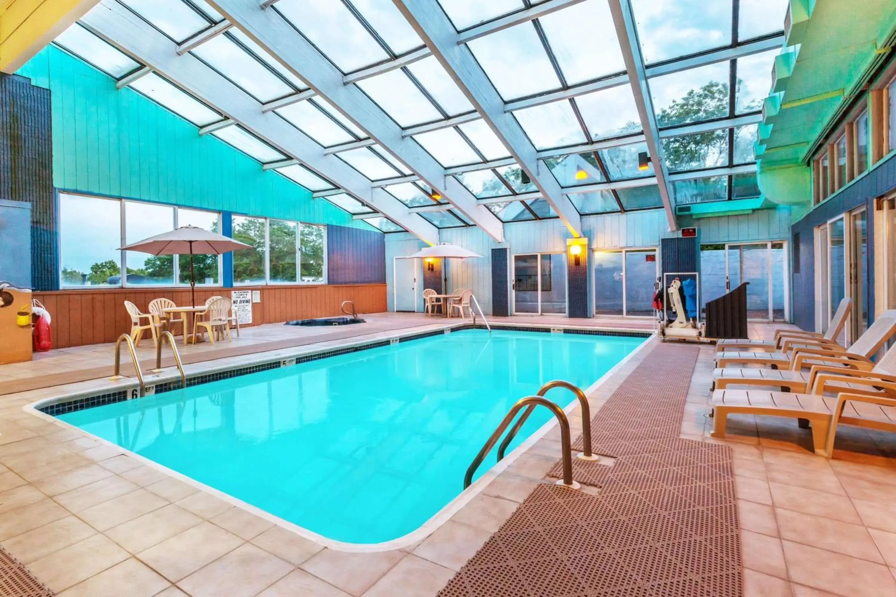 On site, Swimming Pool in Days Inn by Wyndham Scranton PA