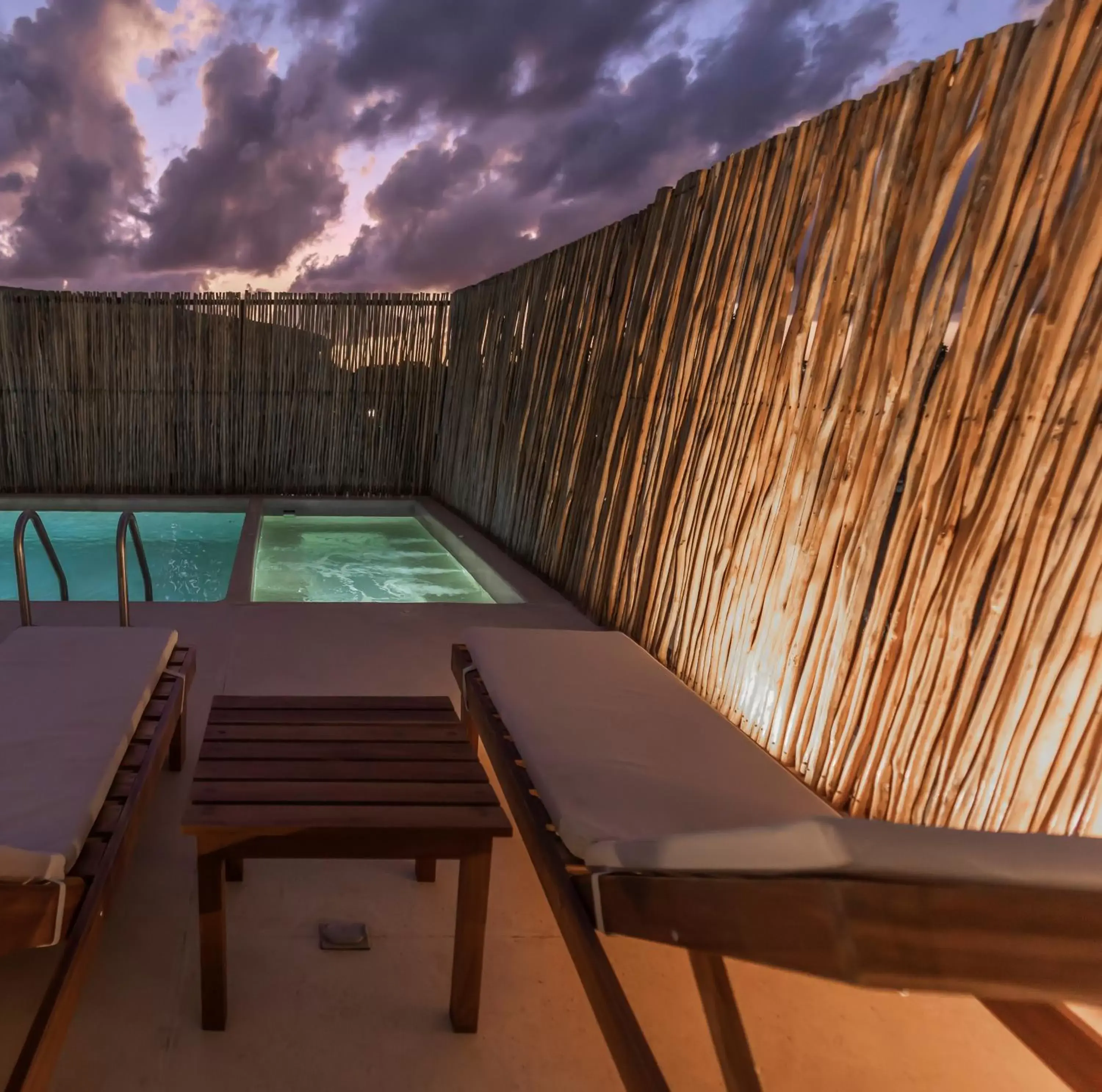 Hot Tub, Swimming Pool in The Waves Tulum