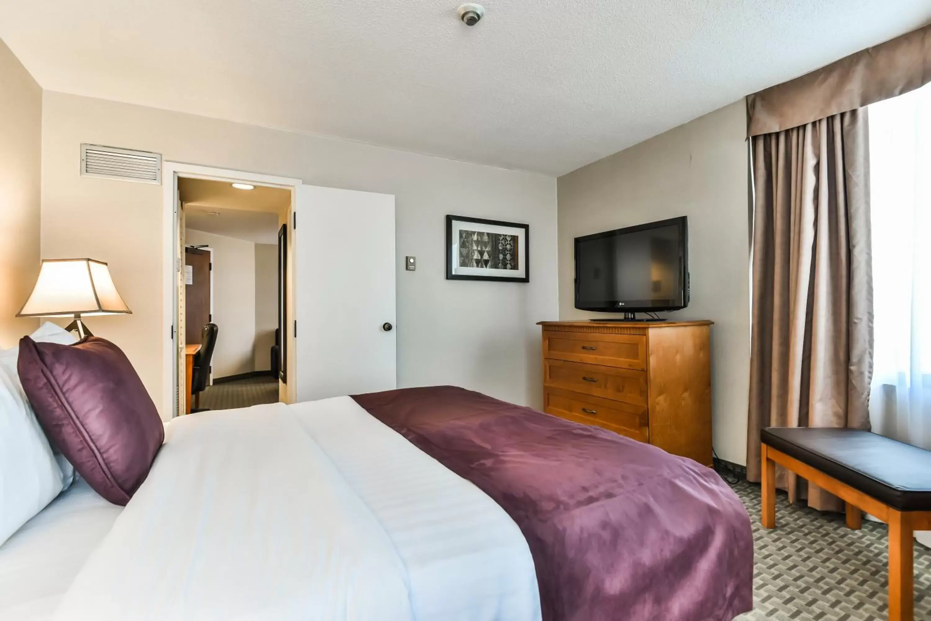 Bedroom, Bed in Best Western Plus Cambridge Hotel