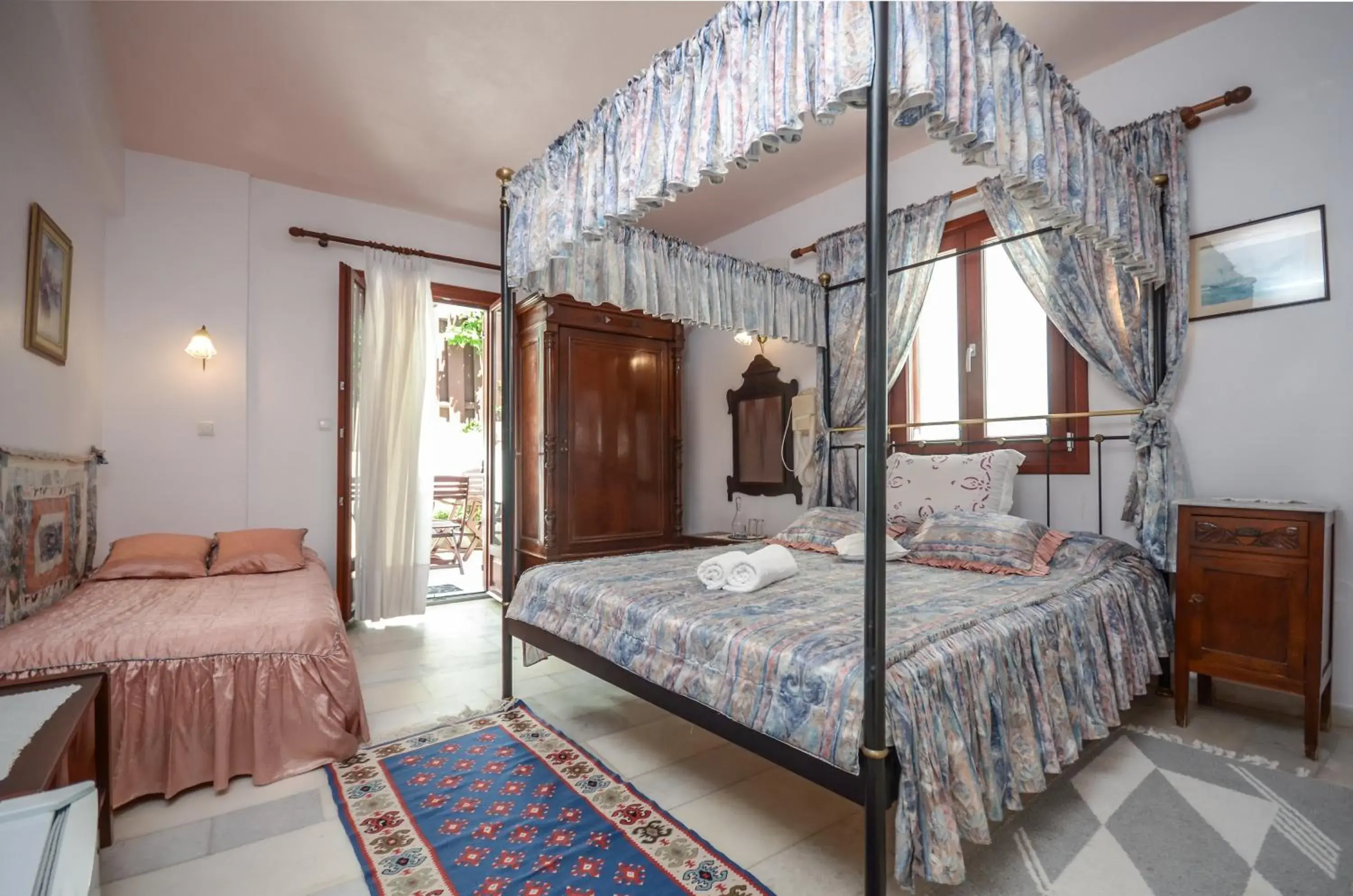 Photo of the whole room, Bed in Chateau Zevgoli