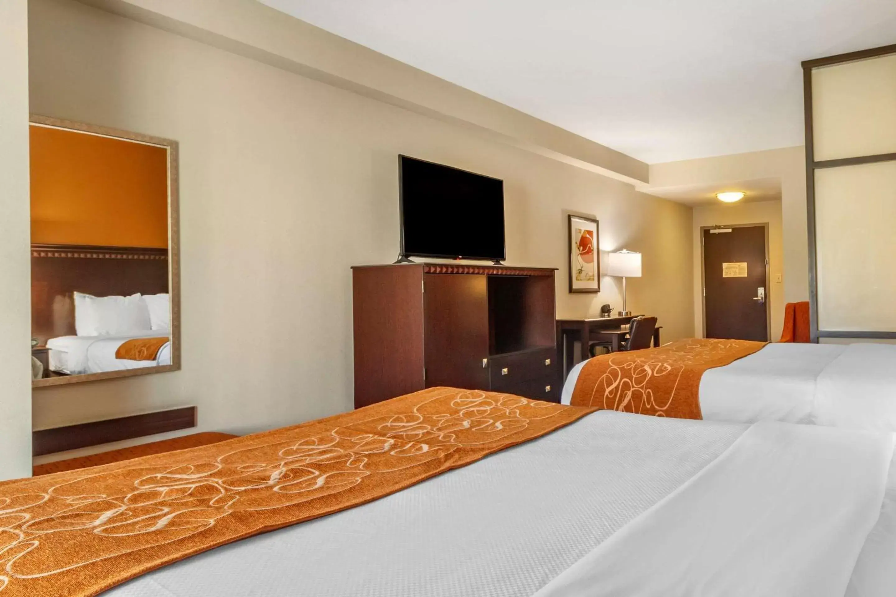Bedroom, Bed in Comfort Suites Knoxville West - Farragut