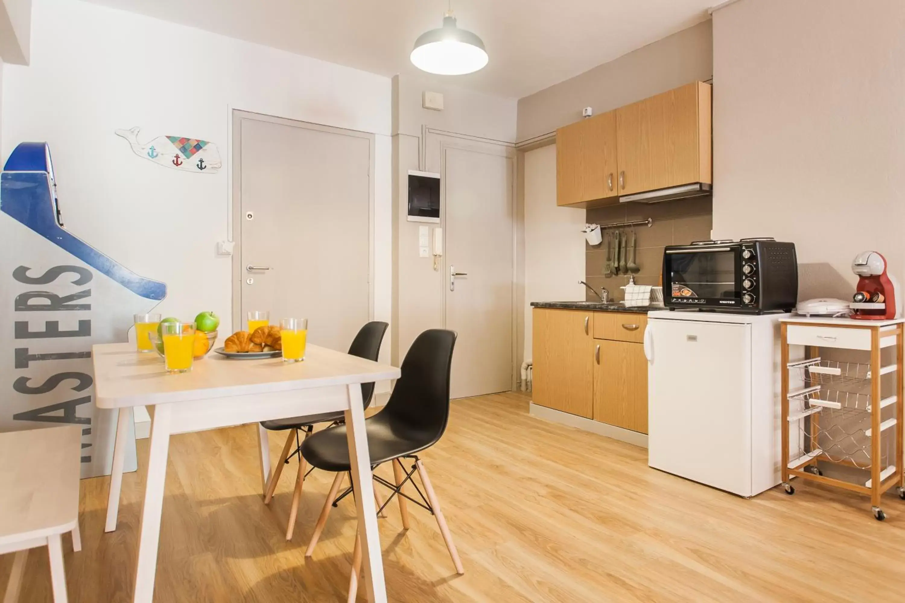 Kitchen or kitchenette, Dining Area in toStay-Unique apartment hotel in Athens center!