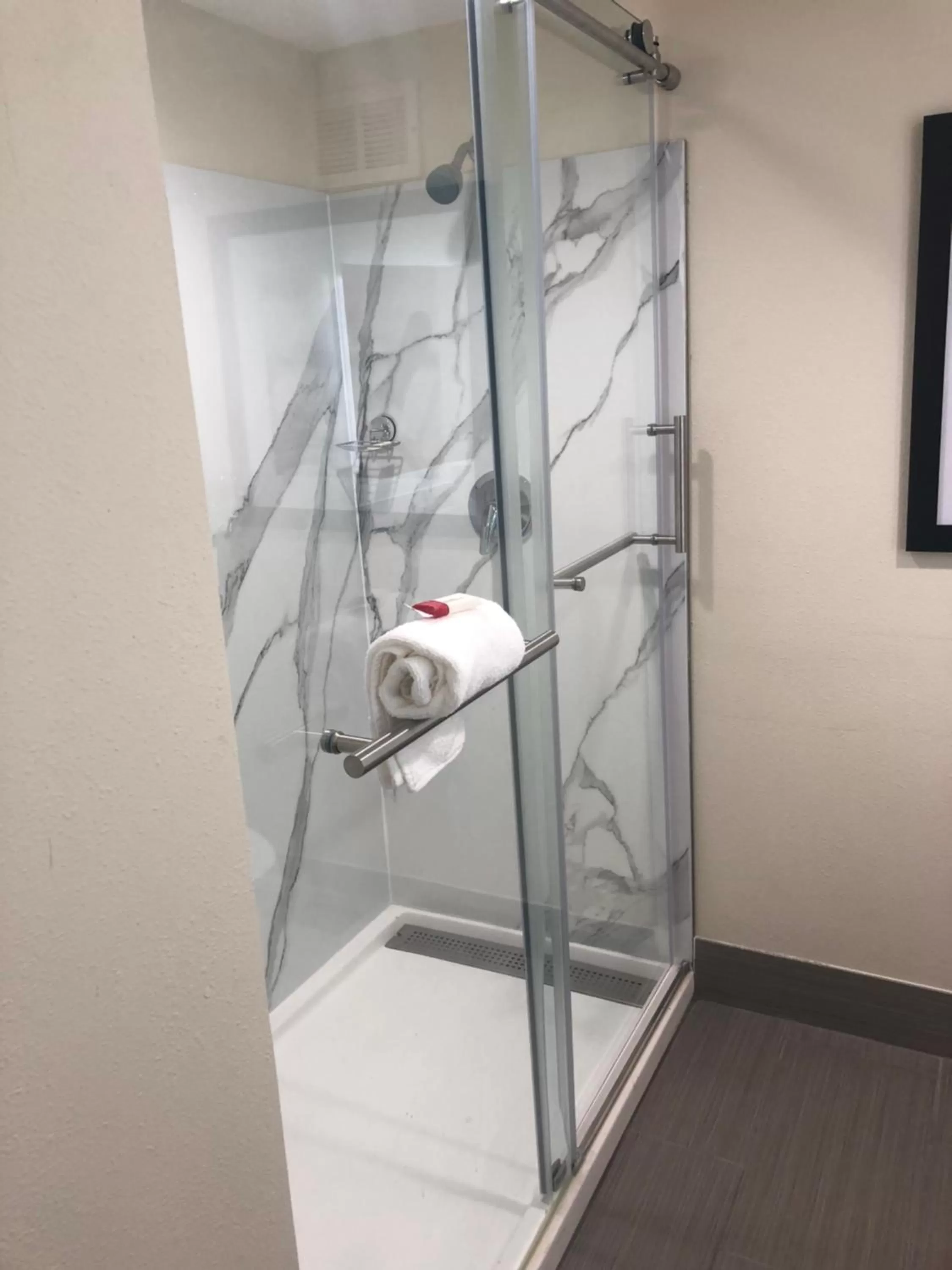 Bathroom in Baymont Inn & Suites by Wyndham Hammond