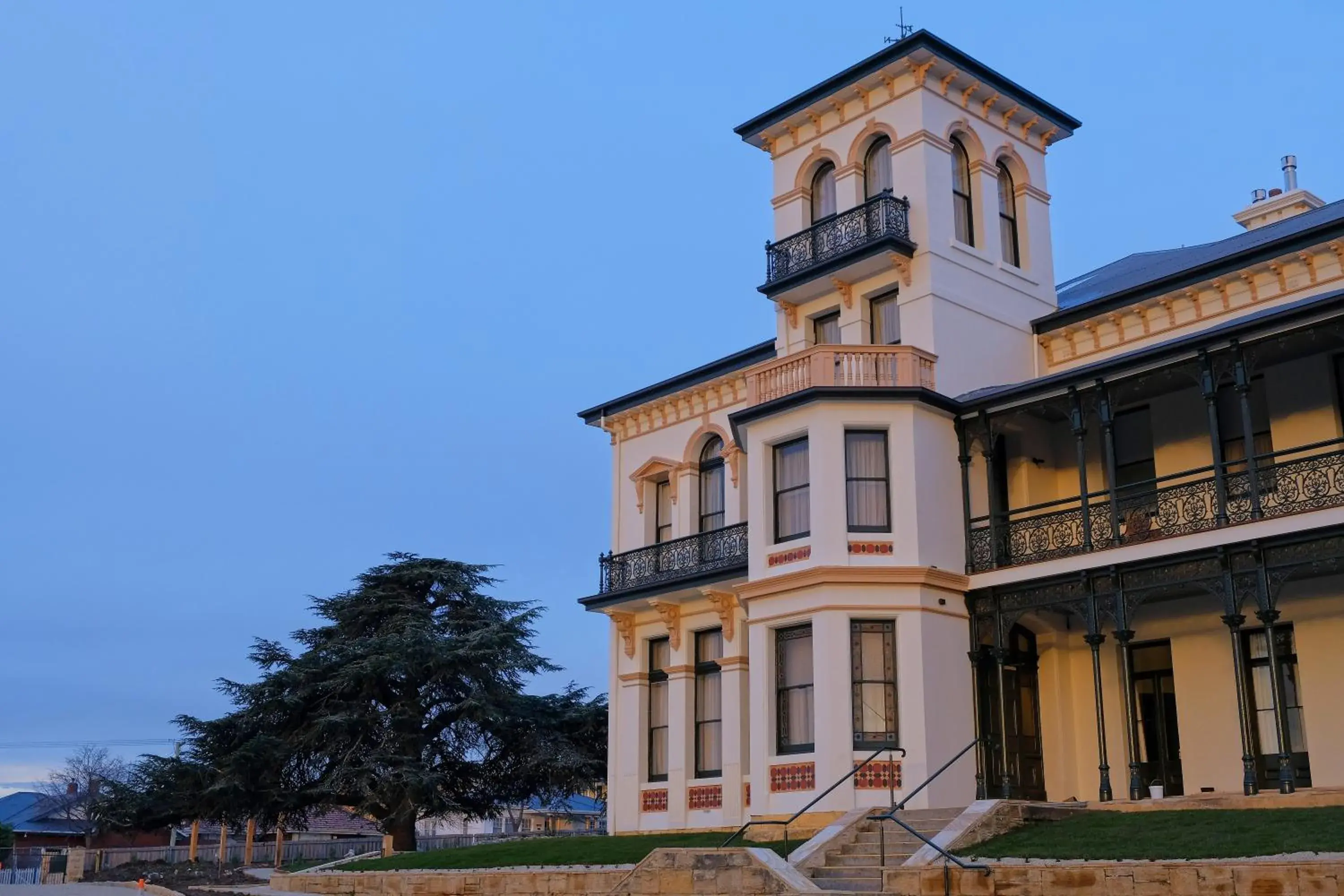 Property building in Maylands Lodge Property building in Maylands Lodge