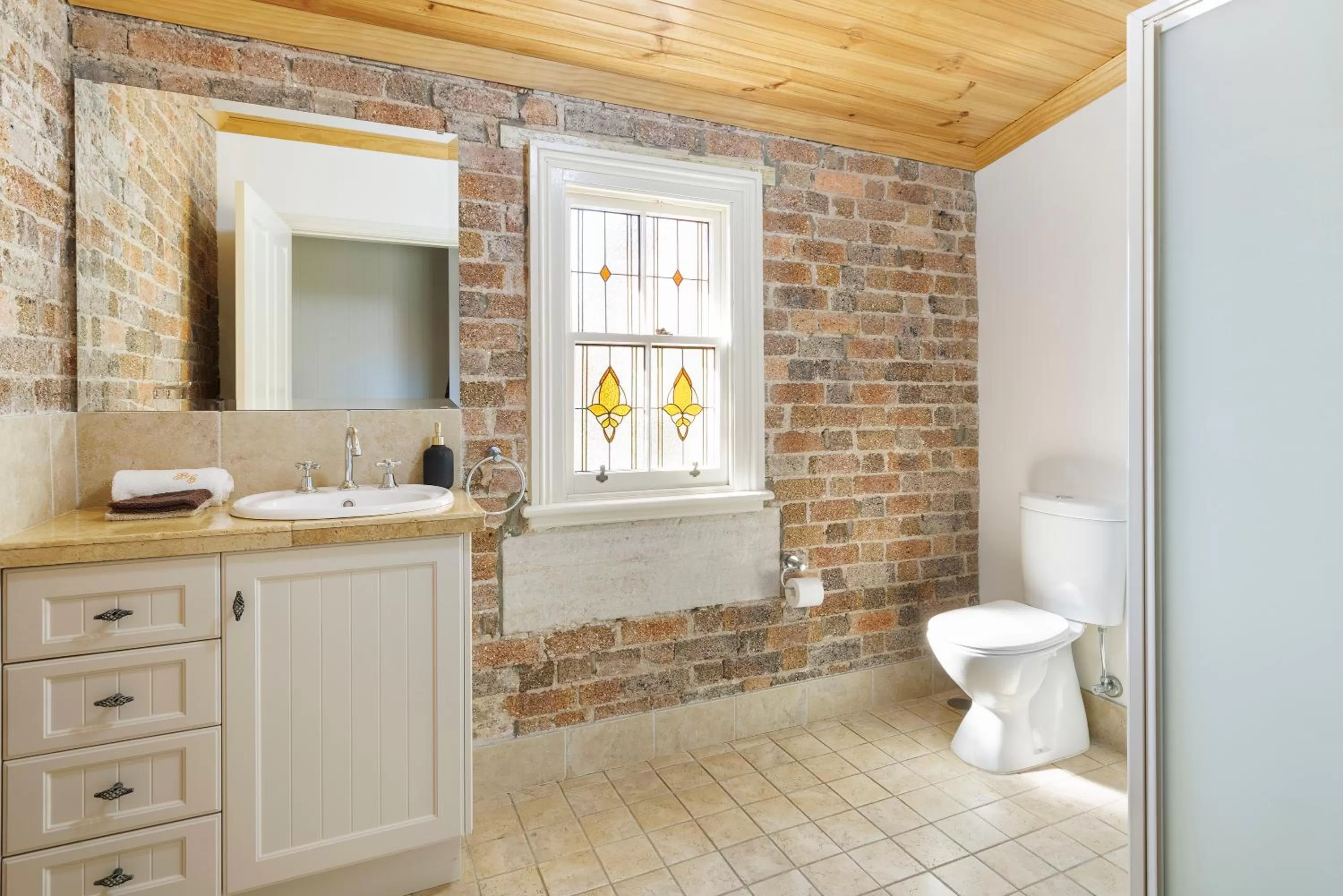 Bathroom in Black Gold Motel