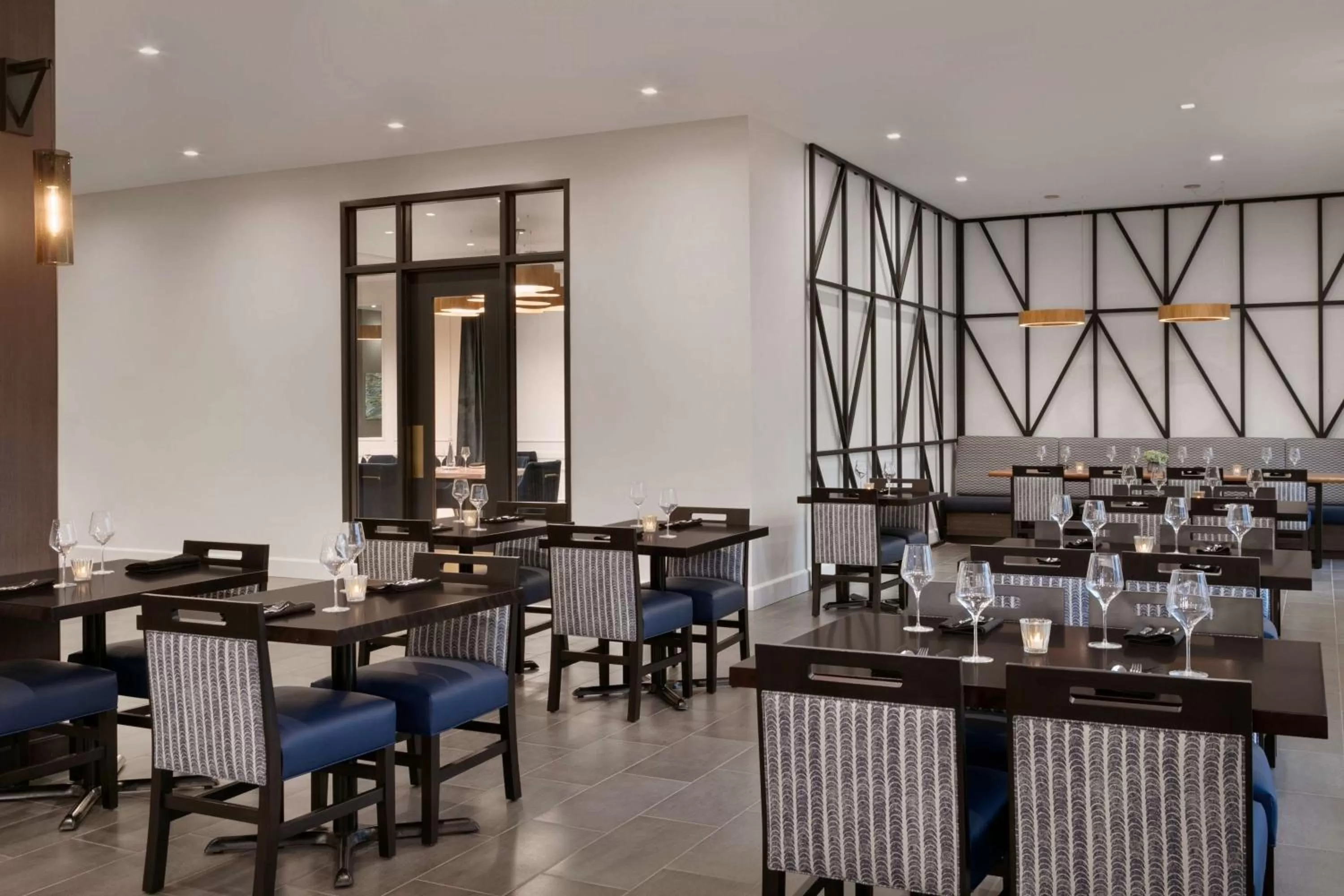 Restaurant/places to eat in DoubleTree by Hilton Canton Downtown