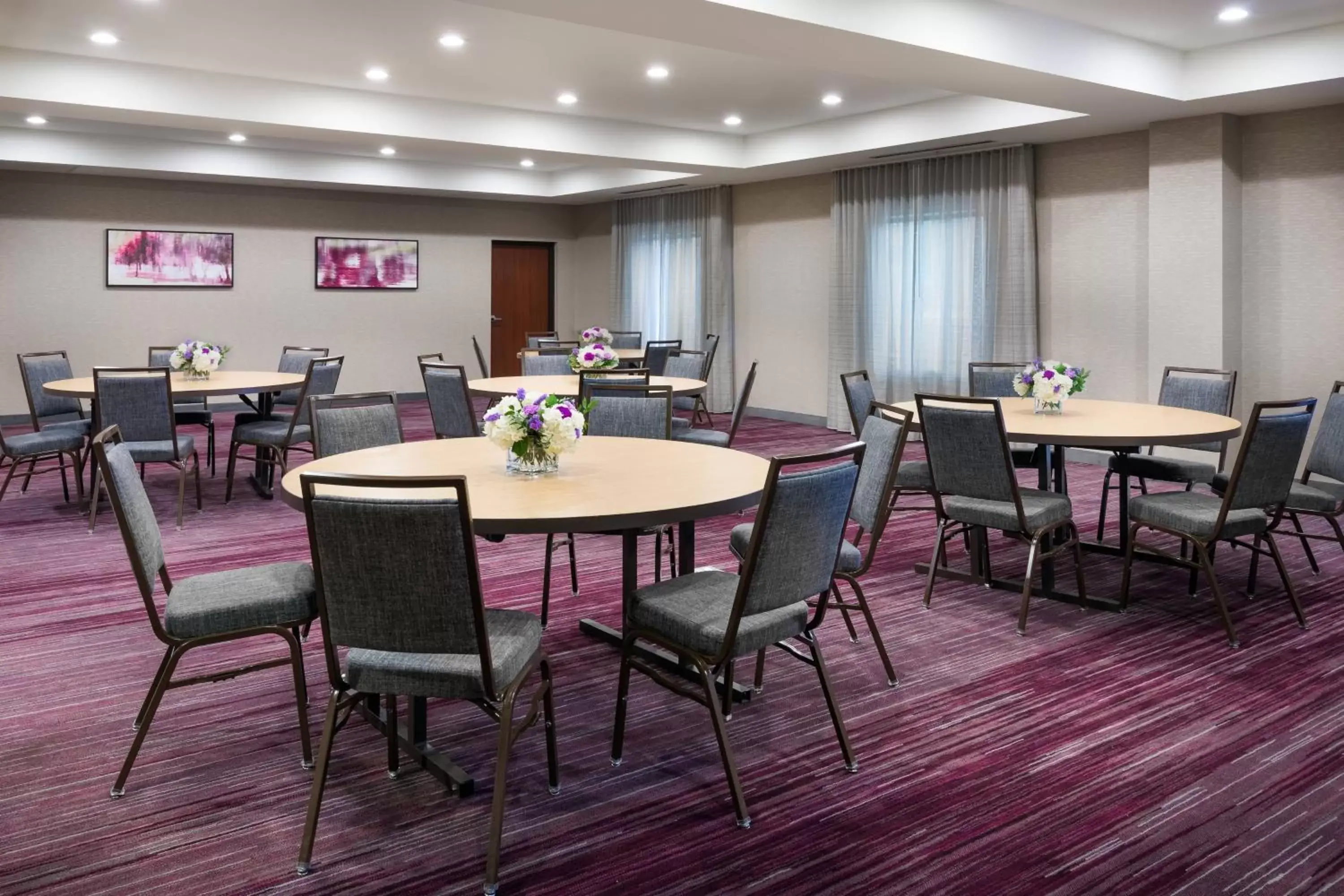 Meeting/conference room, Restaurant/Places to Eat in Courtyard by Marriott Buffalo Airport