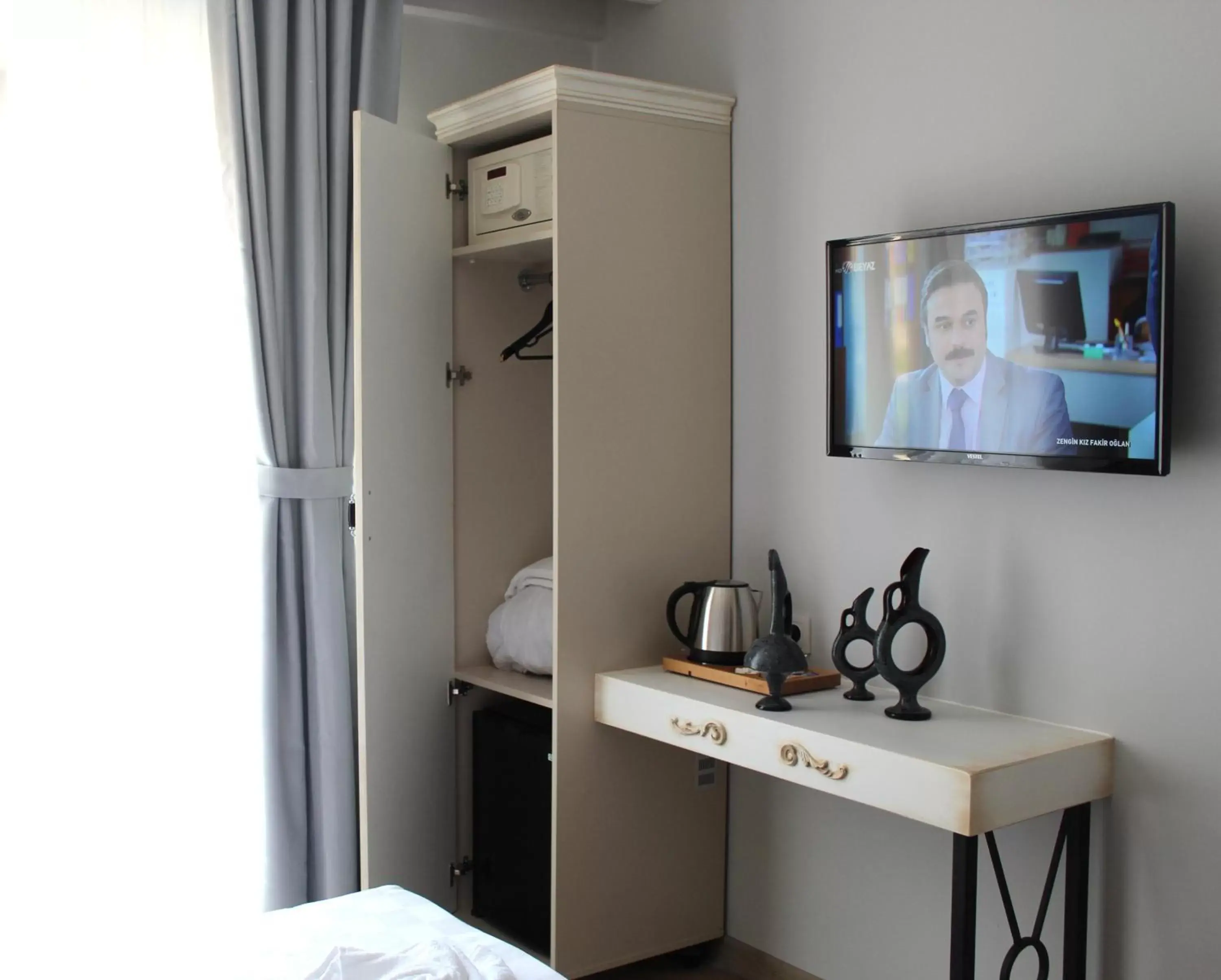 TV and multimedia, TV/Entertainment Center in Good Night Hotel Istanbul