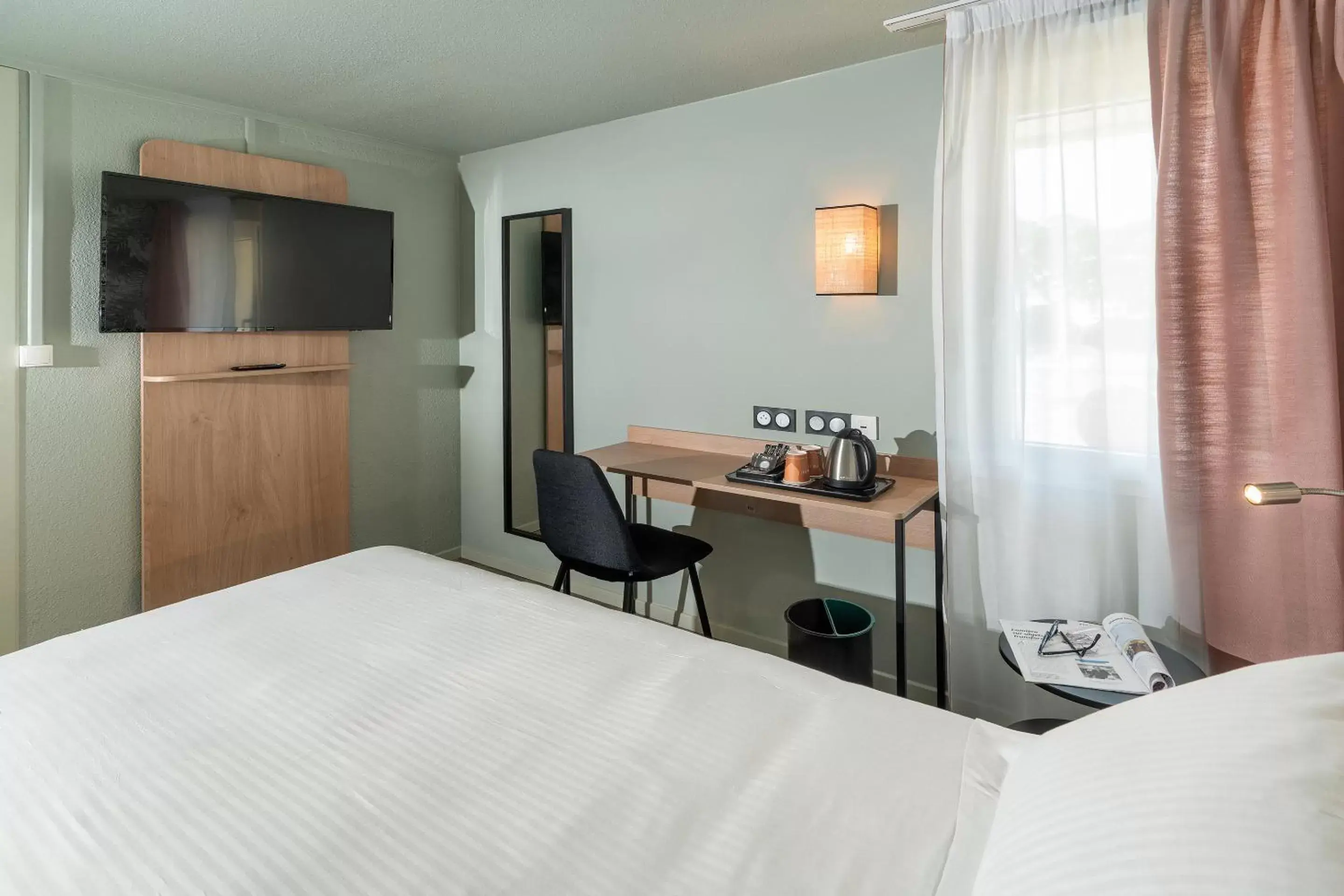 Bed in Sure Hotel by Best Western Rochefort-sur-Mer