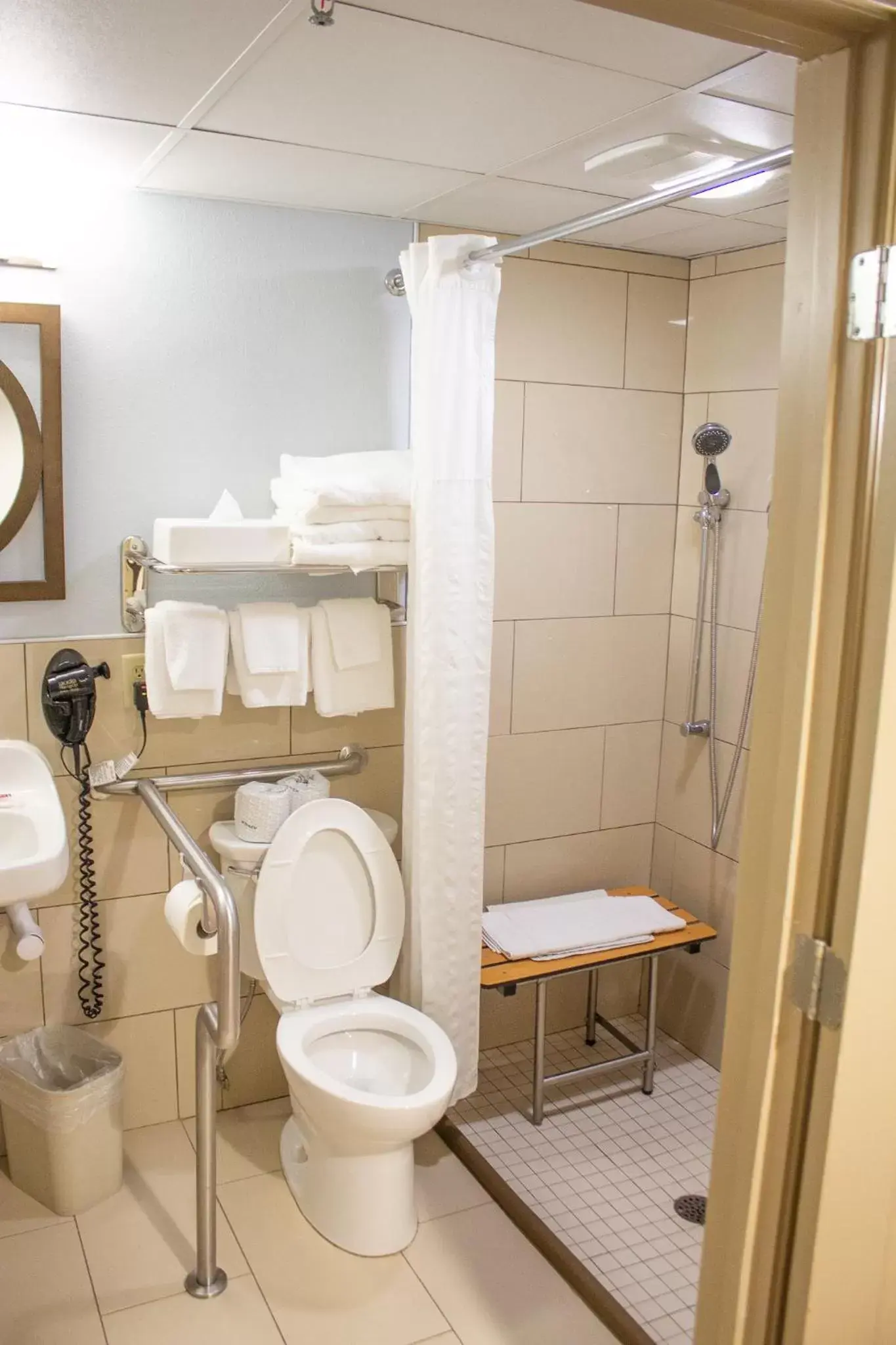 Bathroom in The Inn at Apple Valley, Ascend Hotel Collection