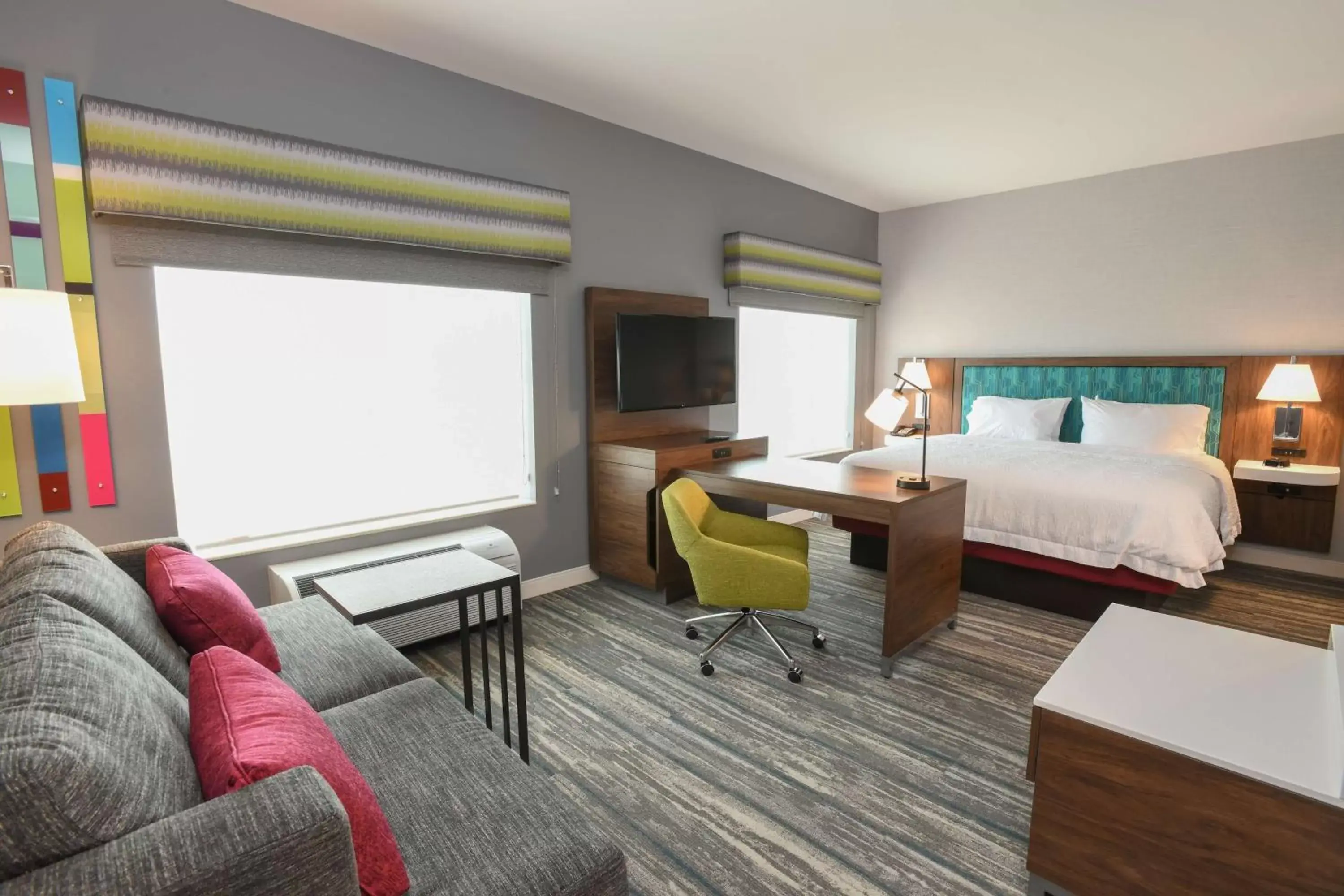 Bedroom in Hampton Inn & Suites Cincinnati Liberty Township