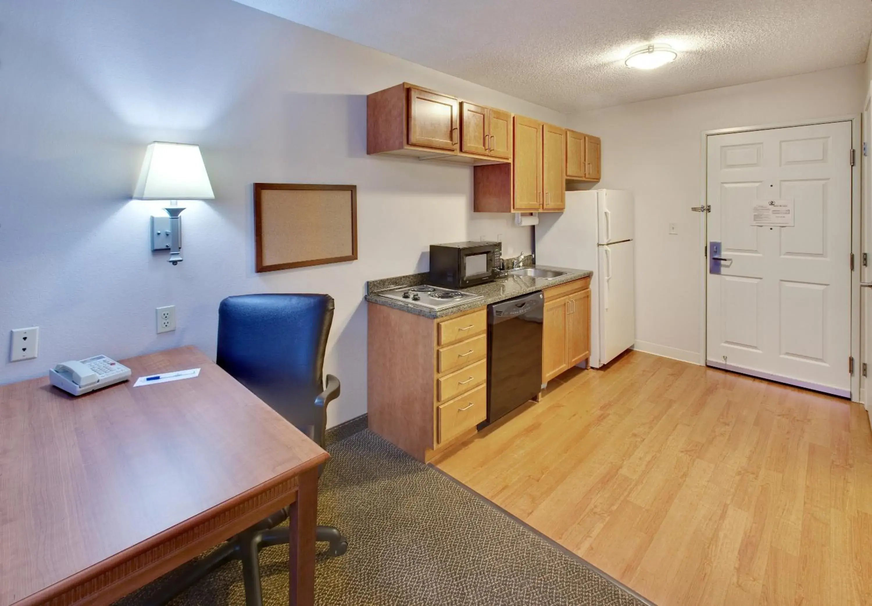 Photo of the whole room, Kitchen/Kitchenette in Candlewood Suites Rockford, an IHG Hotel
