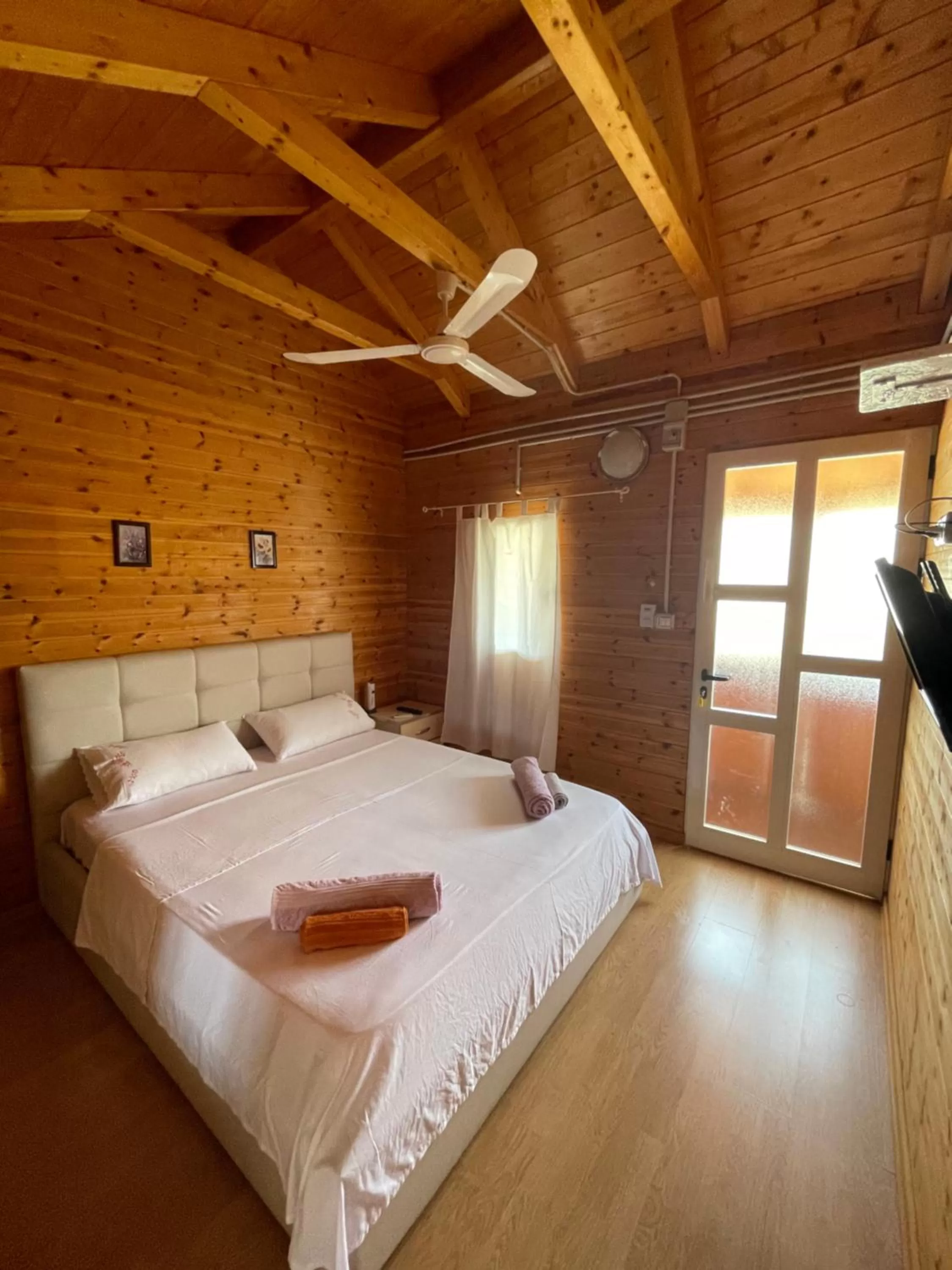 TV and multimedia, Bed in Vila Livio - Guest house Rreshen Mirdite