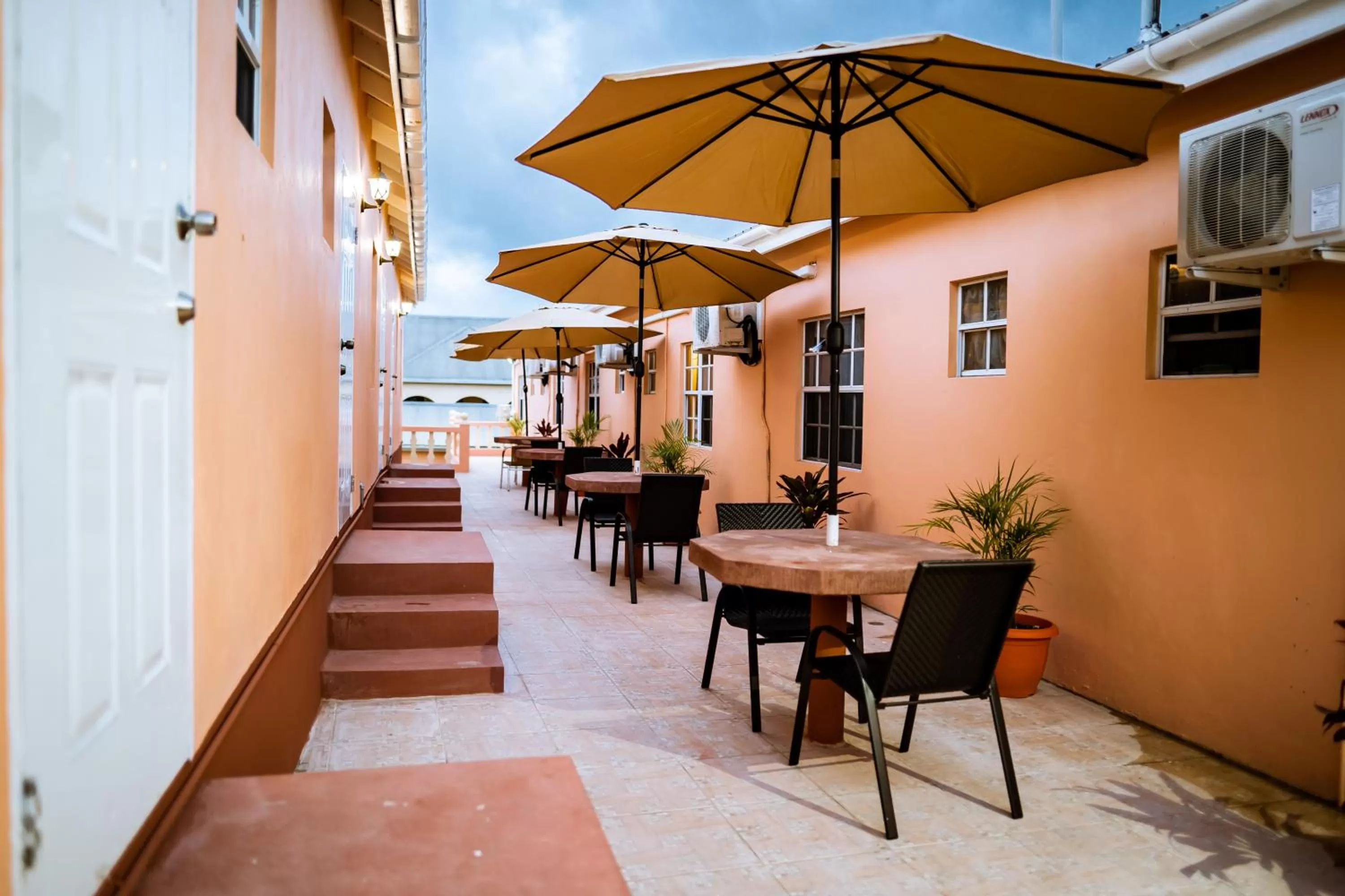 Connie's Comfort Suites