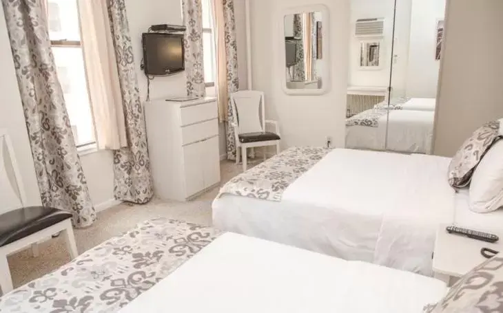 Bed in Da Vinci Hotel