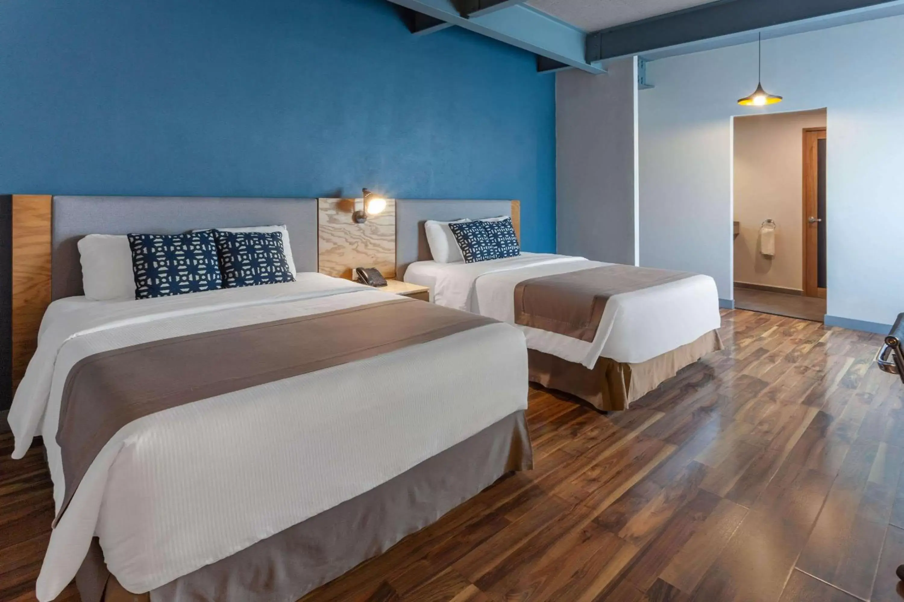 Photo of the whole room, Bed in TRYP by Wyndham San Luis Potosi Hotel & Suites