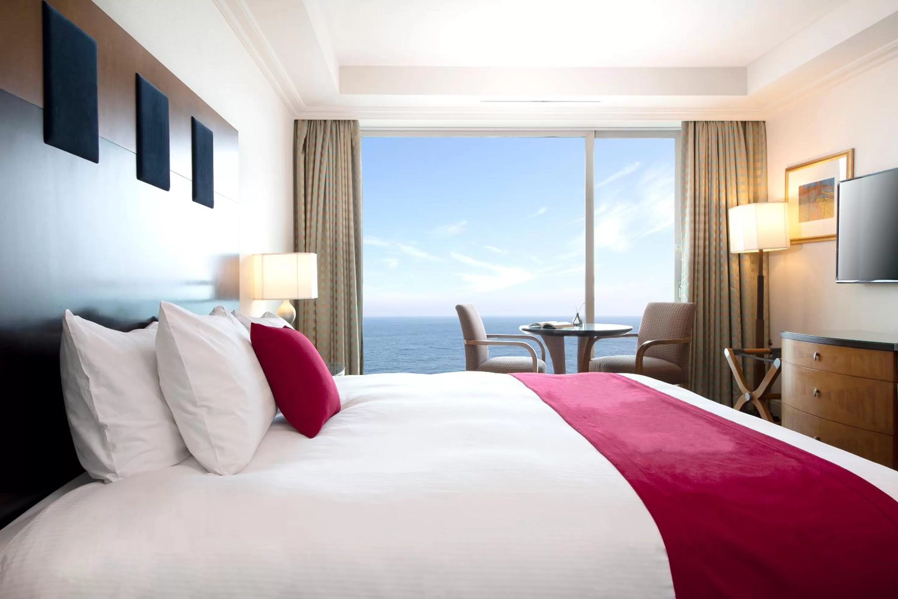 Bed in Ramada Plaza by Wyndham Jeju Ocean Front
