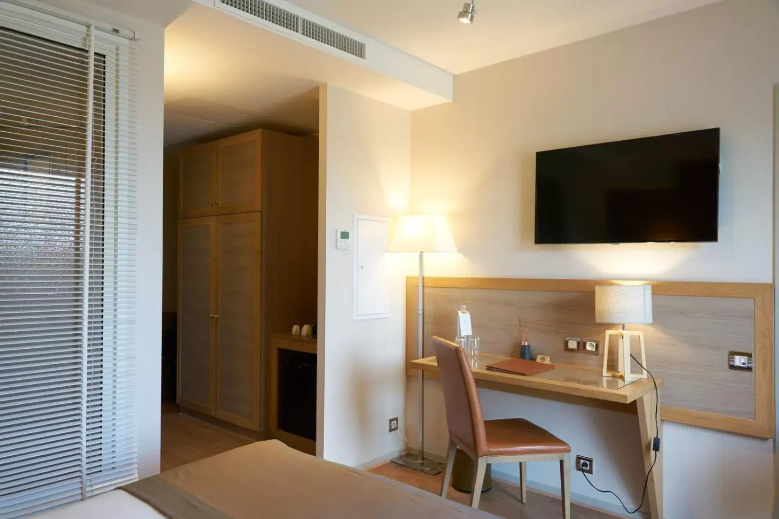 TV and multimedia, TV/Entertainment Center in Hotel Vatel Bordeaux