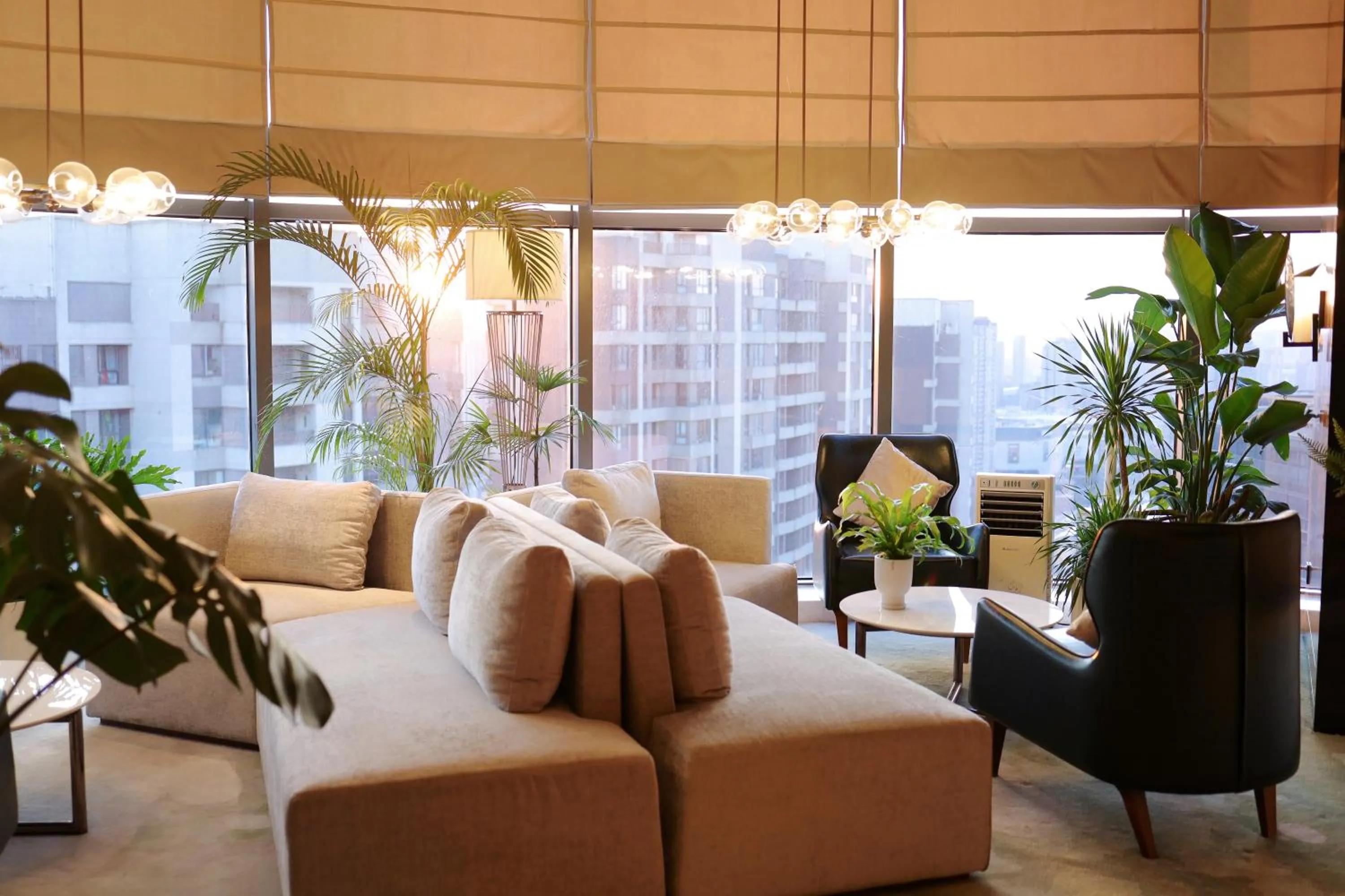 Lounge or bar in DoubleTree By Hilton Ningbo Beilun