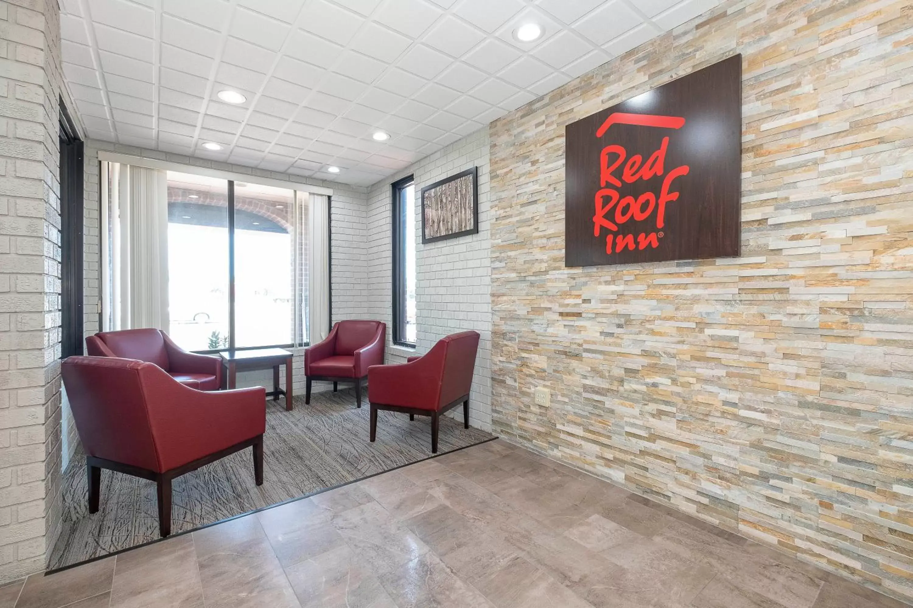 Lobby or reception in Red Roof Inn Roanoke Rapids