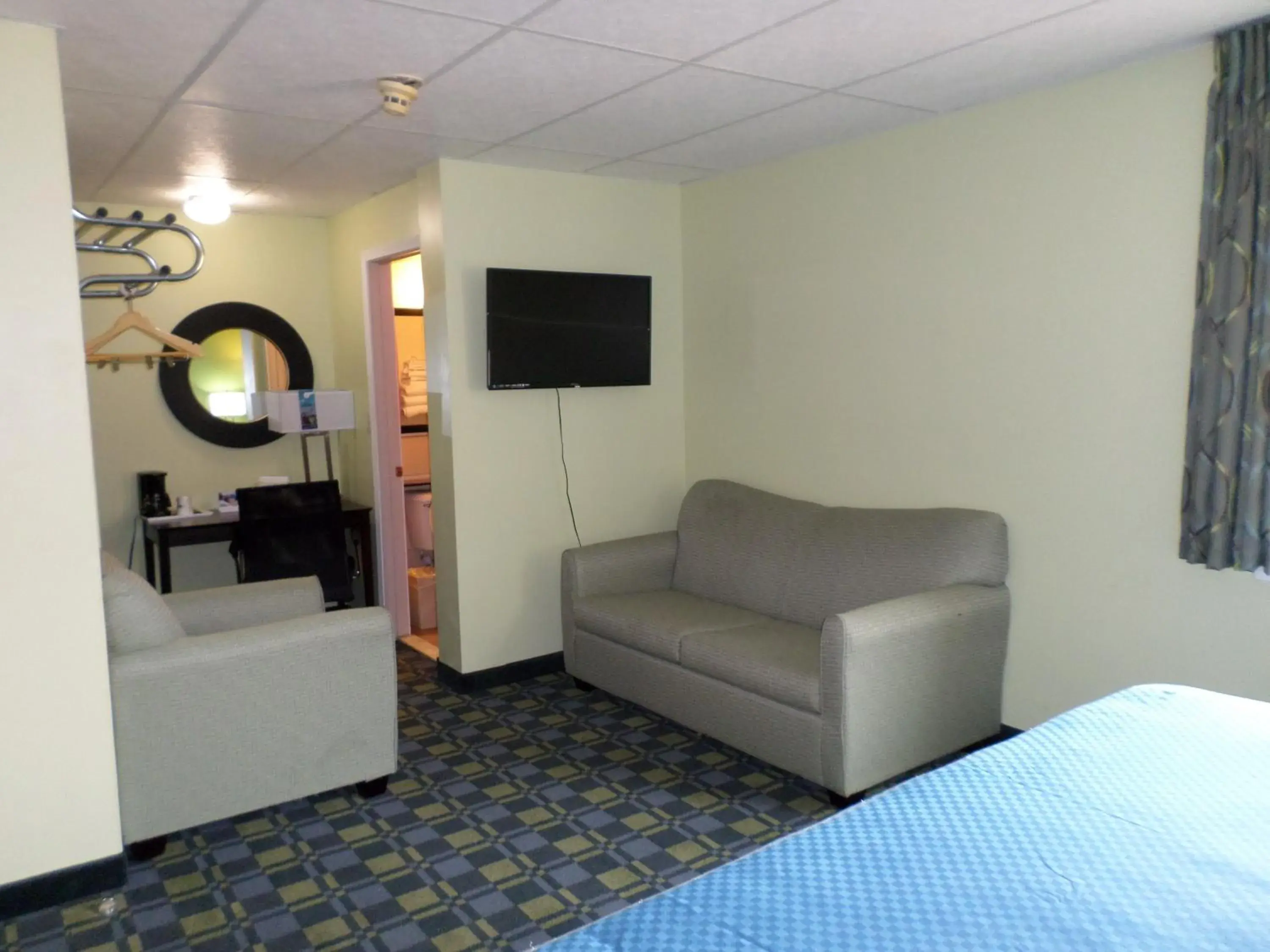 Day, Seating Area in Travelodge by Wyndham Cleveland Lakewood