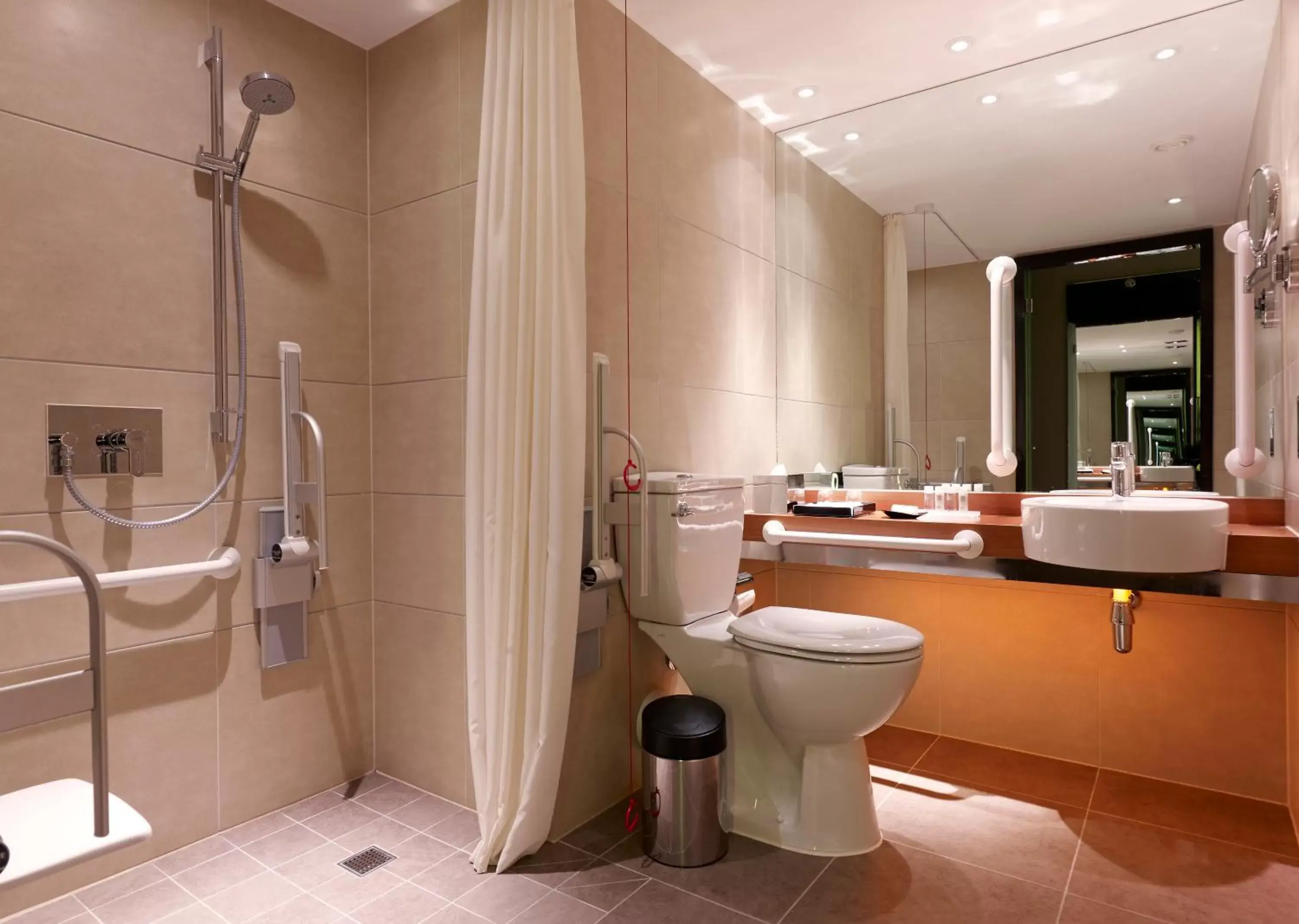 Shower, Bathroom in Park Plaza Westminster Bridge London