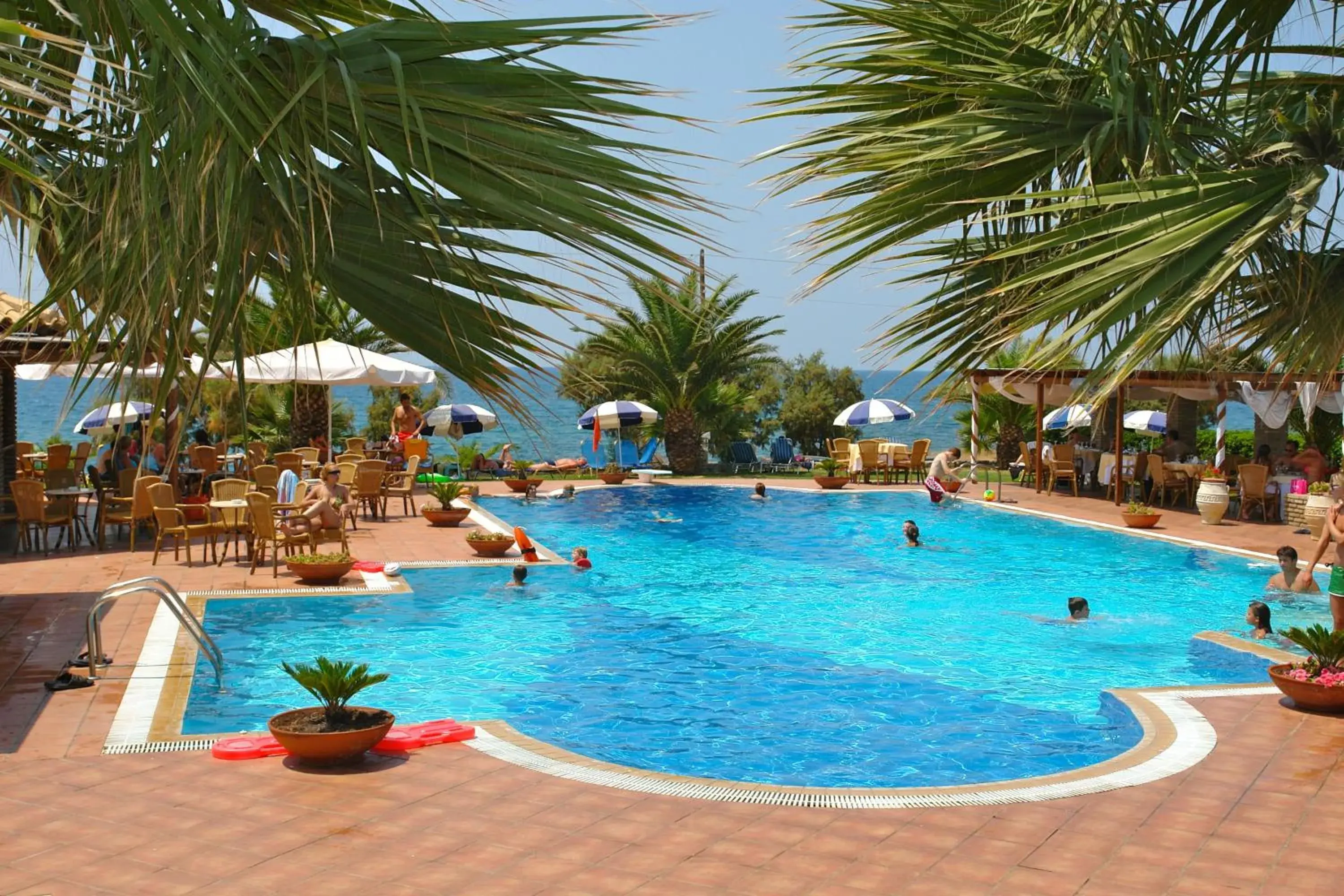 Spring, Swimming Pool in Hotel Oasis