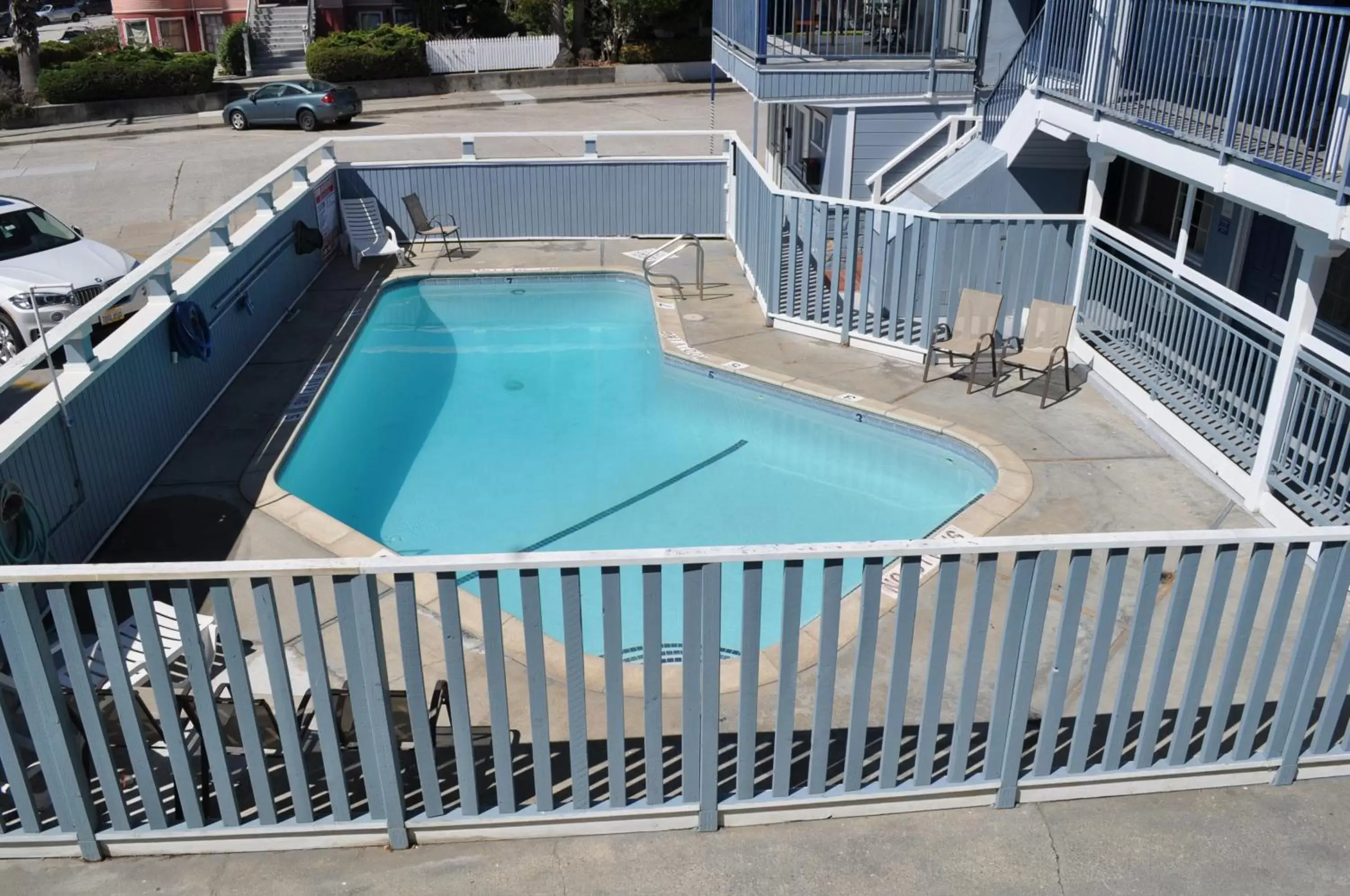 Swimming pool, Balcony/Terrace in Salt Air Lodge