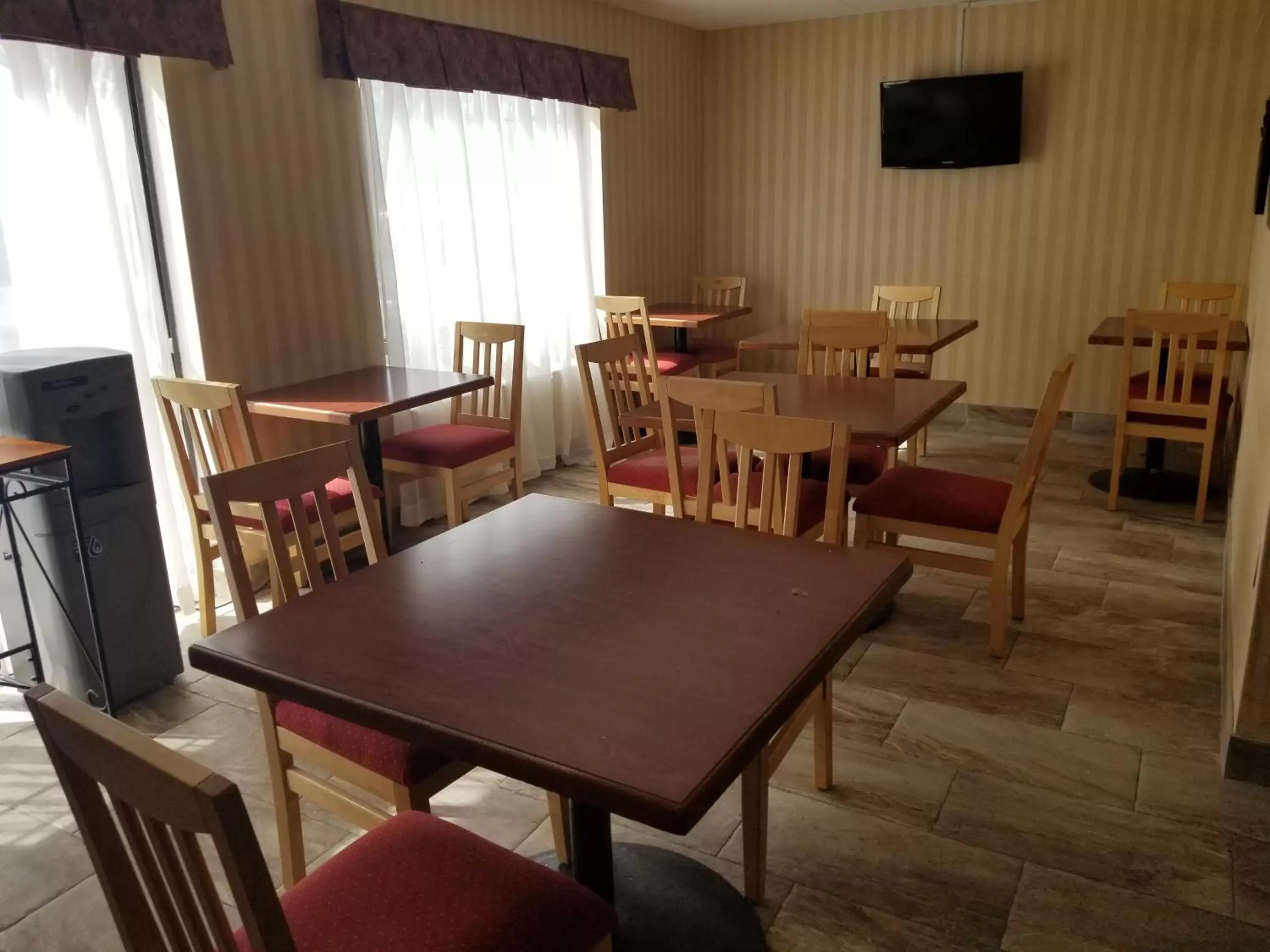 Dining area, Restaurant/Places to Eat in Travelodge by Wyndham Welland