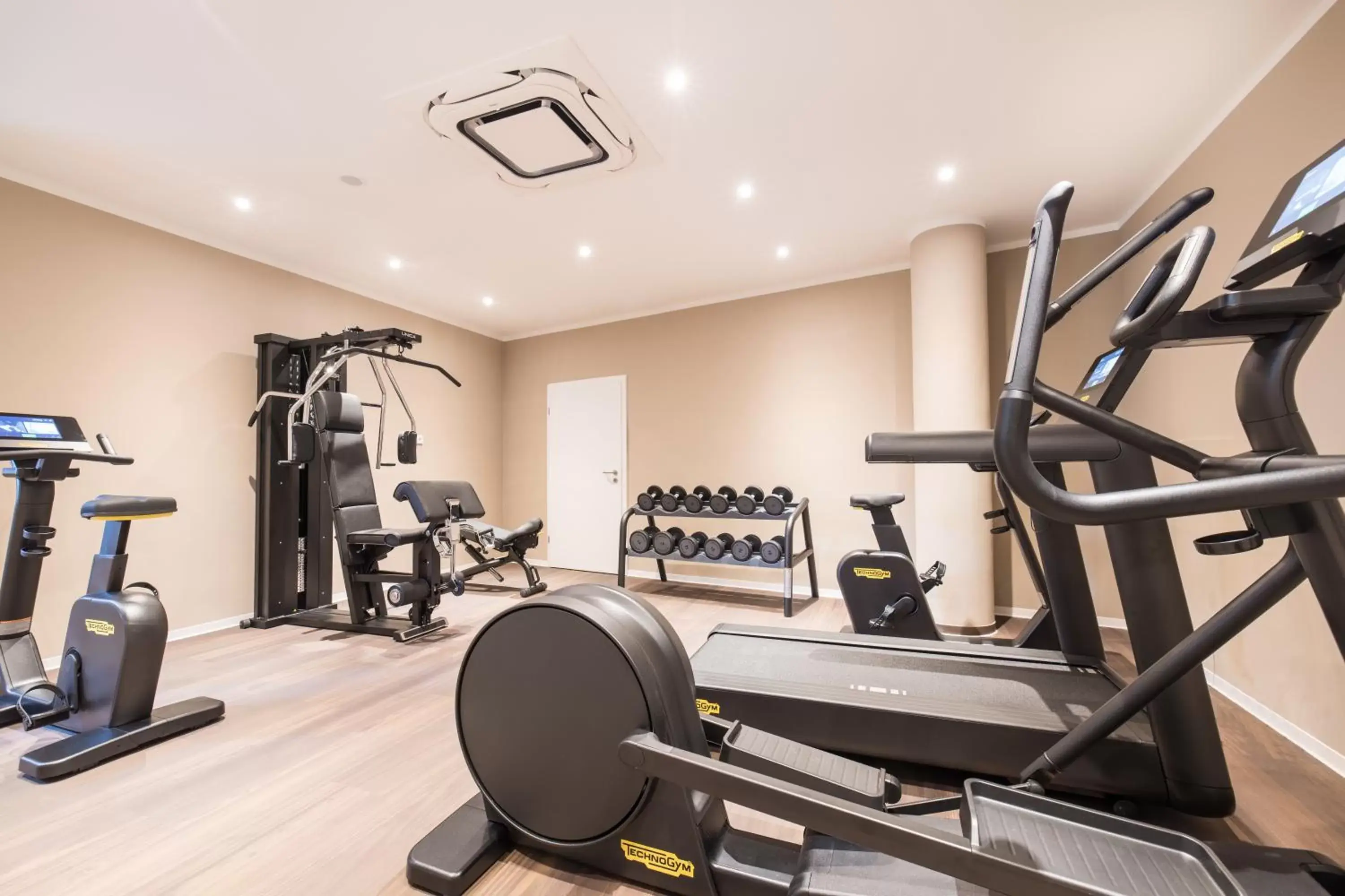 Fitness centre/facilities, Fitness Center/Facilities in SCOTTY & PAUL Hotel Deggendorf
